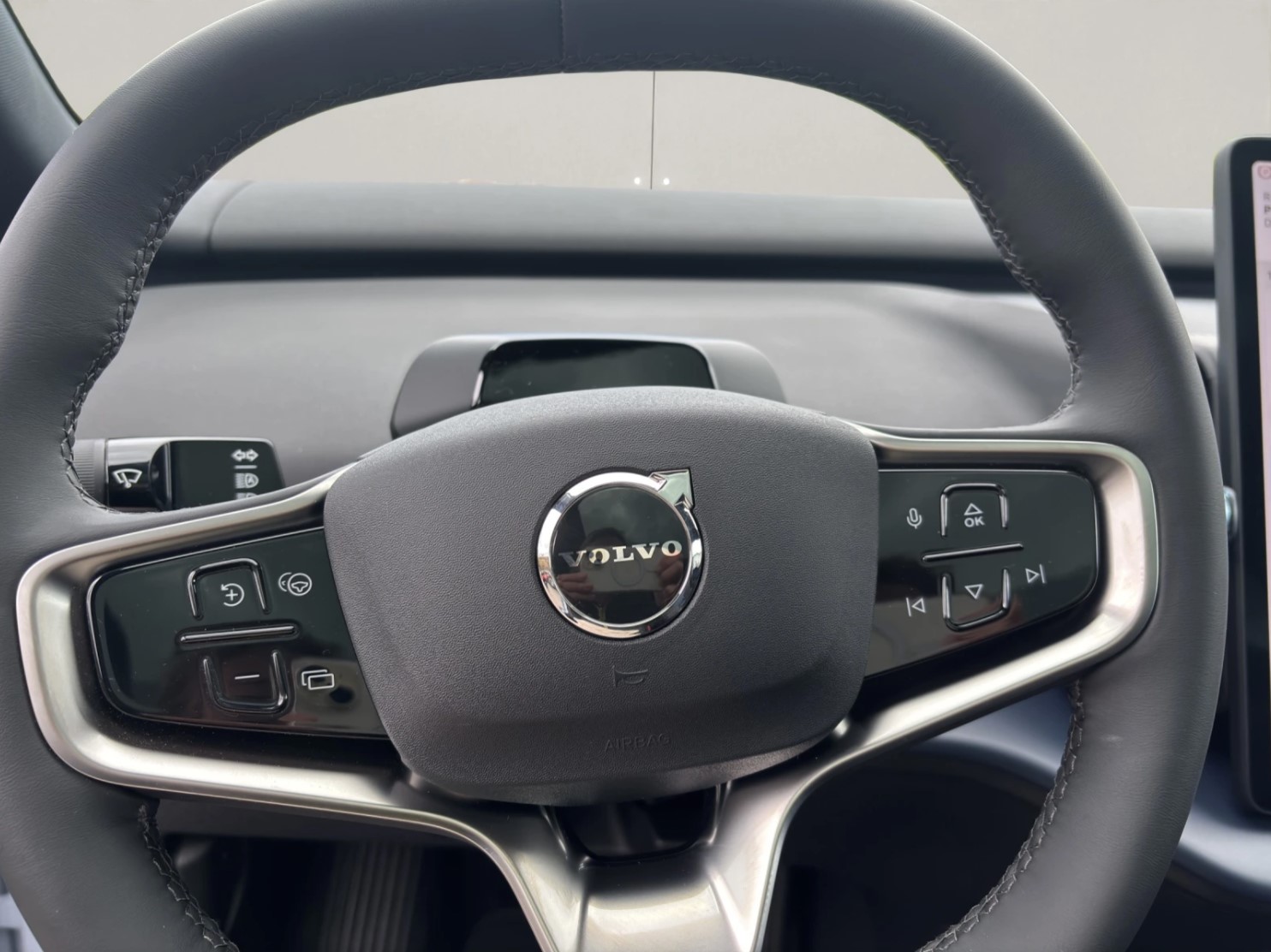 VOLVO EX30 E60 Twin Ultra Performance AWD-image-9