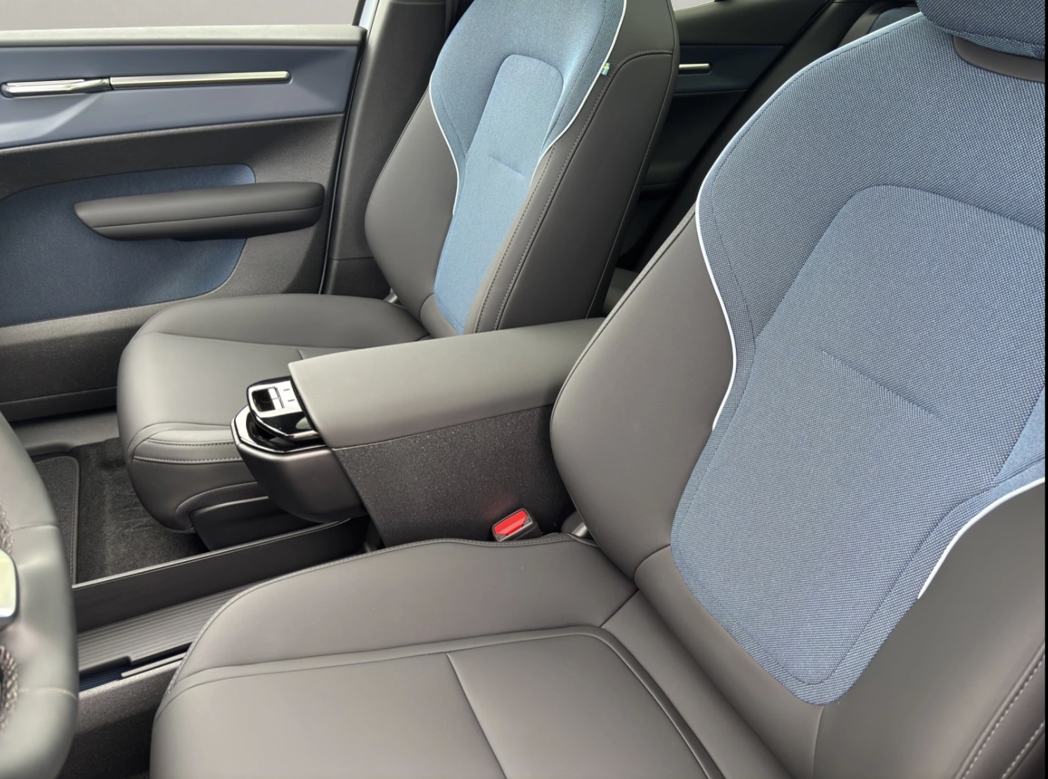 VOLVO EX30 E60 Twin Ultra Performance AWD-image-7