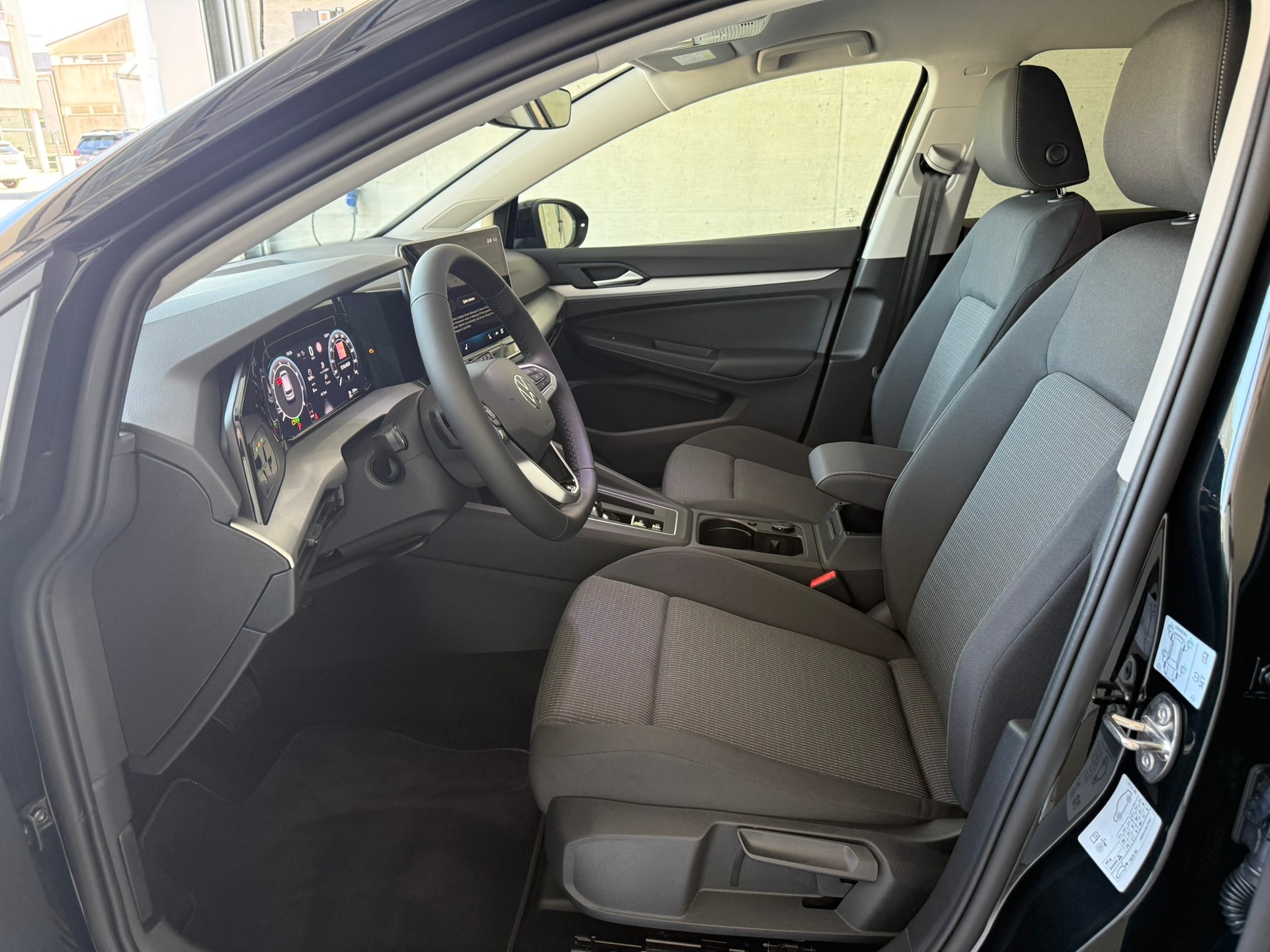 VW Golf 1.5 e TSI mHEV Value DSG-image-7