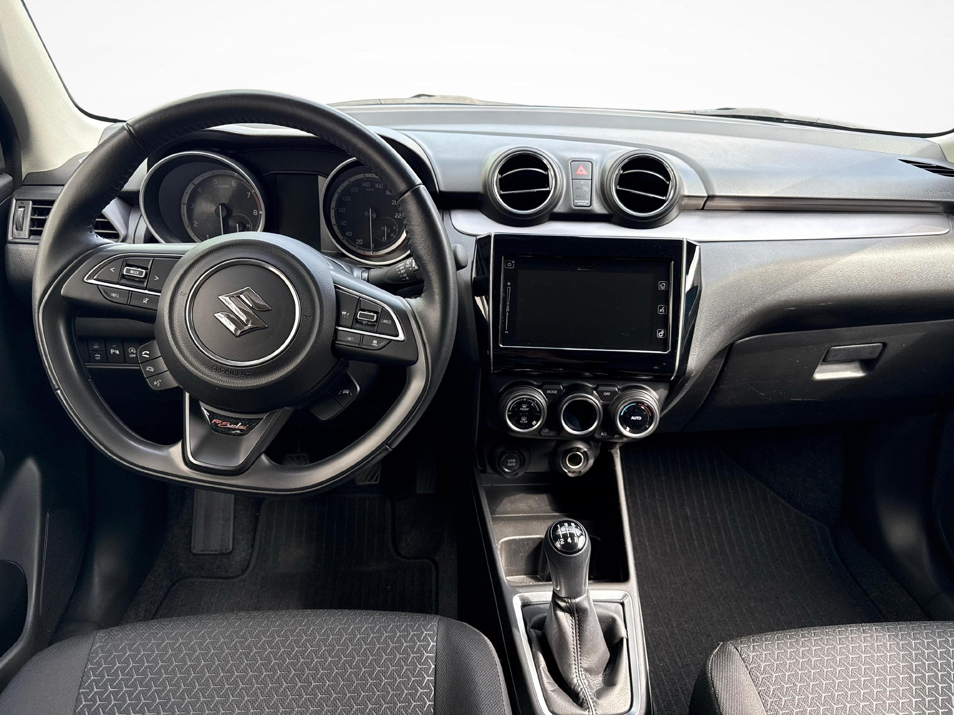 SUZUKI Swift 1.2 Piz Sulai Top Hybrid 4x4-image-8