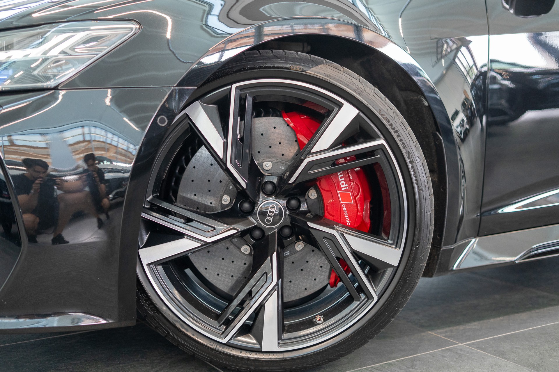 AUDI RS6 Avant 4.0 V8 TFSI quattro T-Tronic / Keramikbremse / HeadUp / 360°Kamera-image-26