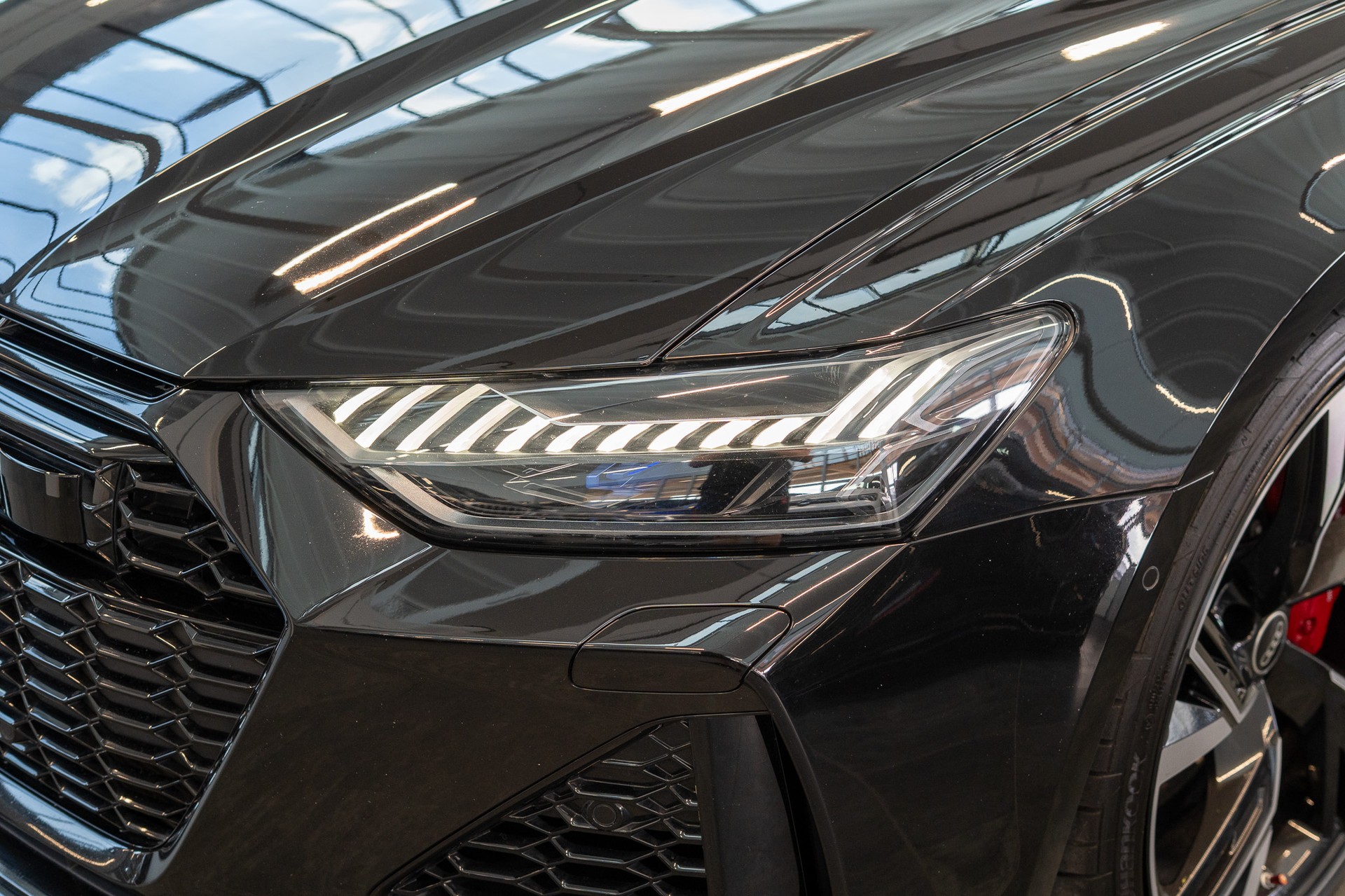 AUDI RS6 Avant 4.0 V8 TFSI quattro T-Tronic / Keramikbremse / HeadUp / 360°Kamera-image-25