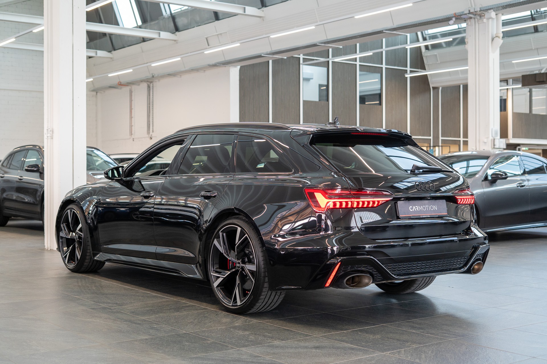 AUDI RS6 Avant 4.0 V8 TFSI quattro T-Tronic / Keramikbremse / HeadUp / 360°Kamera-image-7