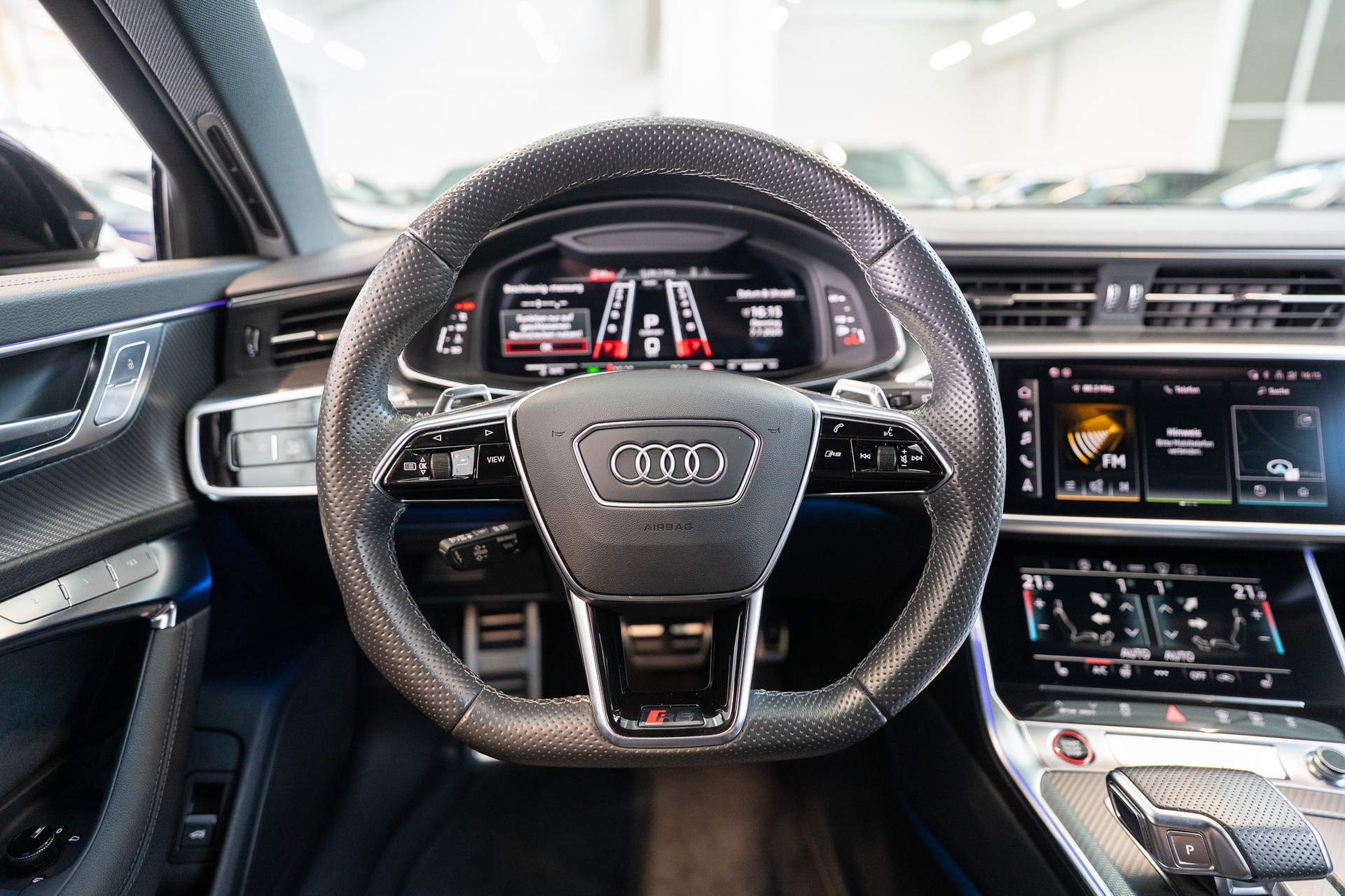 AUDI RS6 Avant 4.0 V8 TFSI quattro T-Tronic / Keramikbremse / HeadUp / 360°Kamera-image-18