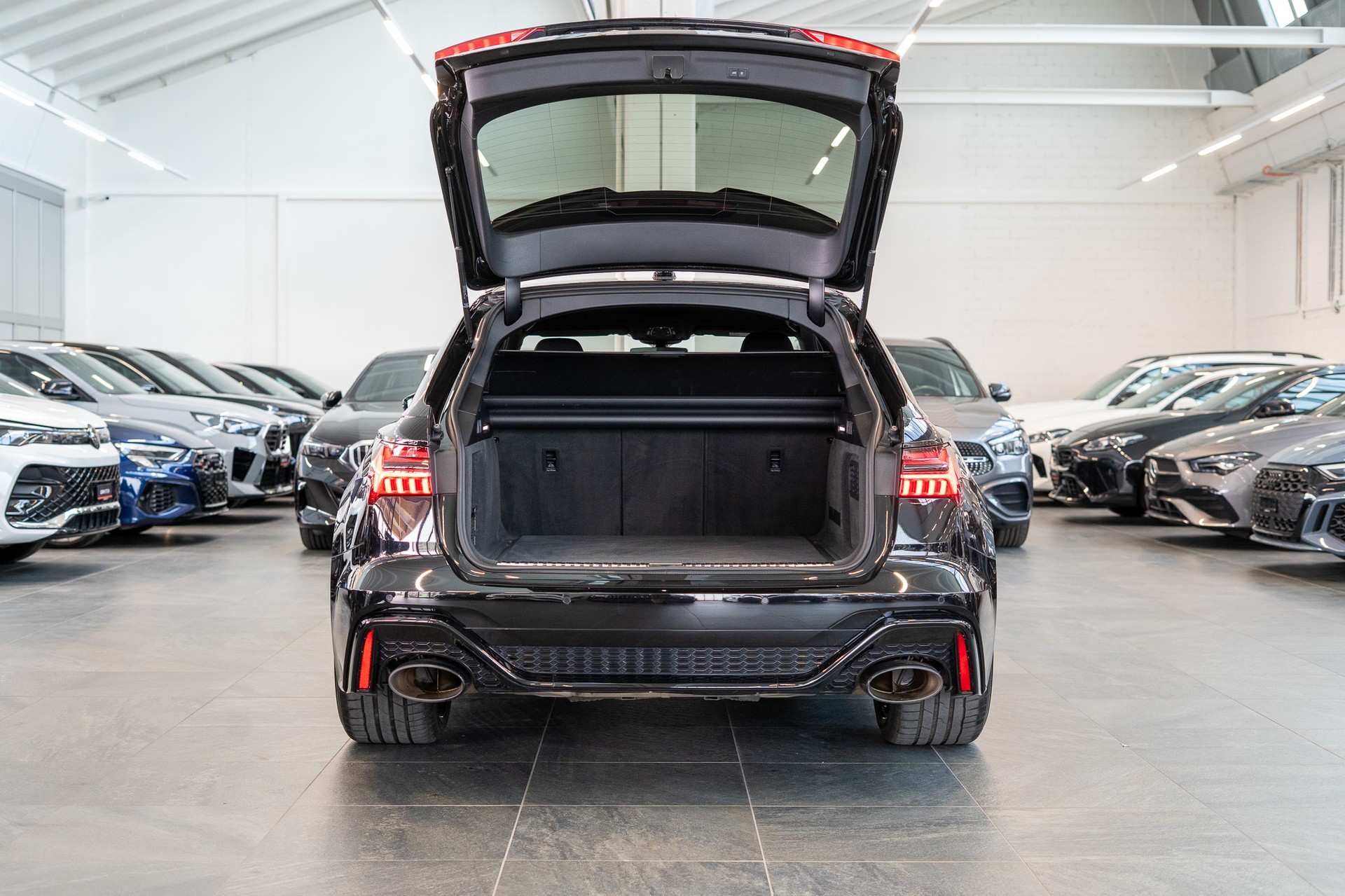 AUDI RS6 Avant 4.0 V8 TFSI quattro T-Tronic / Keramikbremse / HeadUp / 360°Kamera-image-6