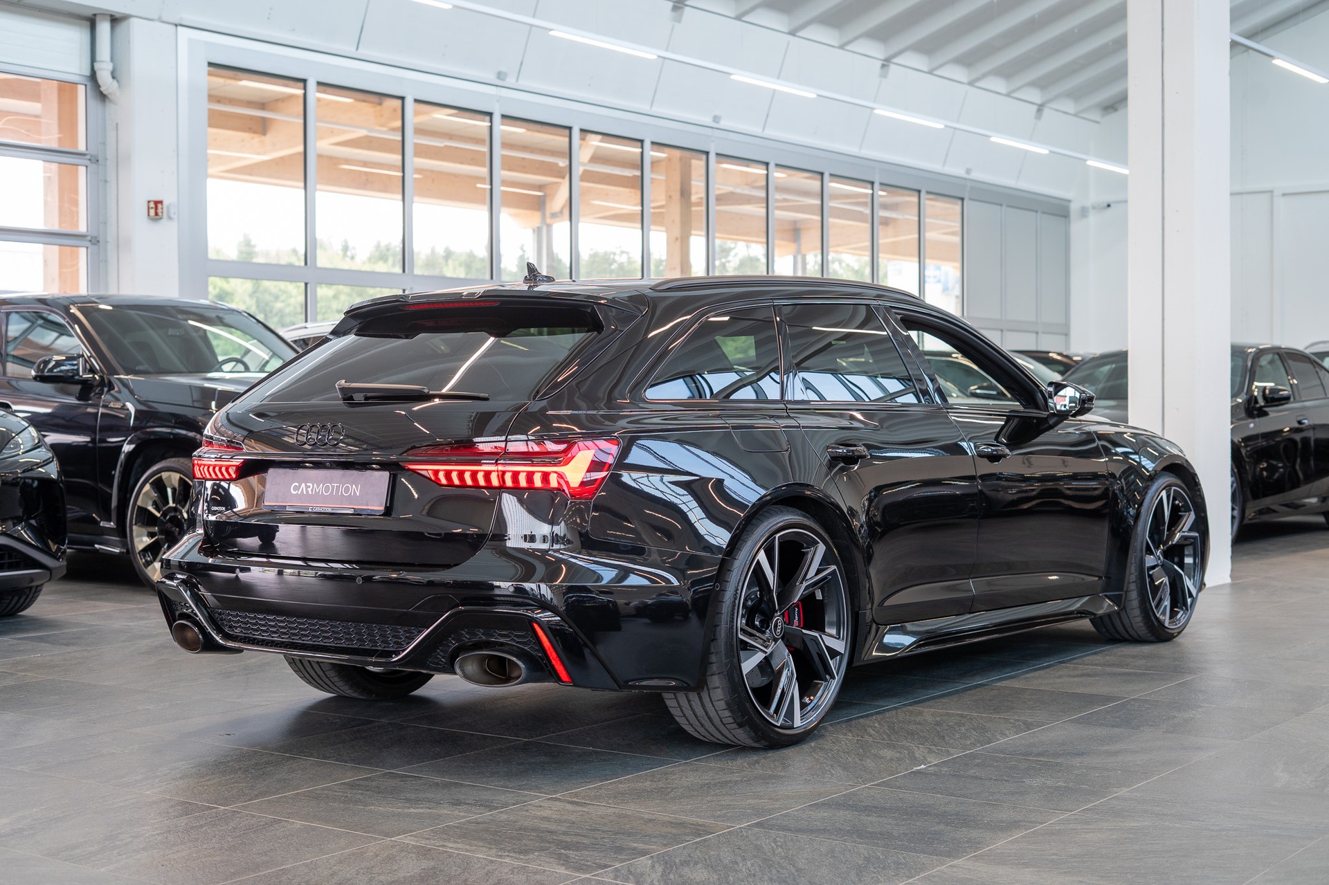 AUDI RS6 Avant 4.0 V8 TFSI quattro T-Tronic / Keramikbremse / HeadUp / 360°Kamera-image-3