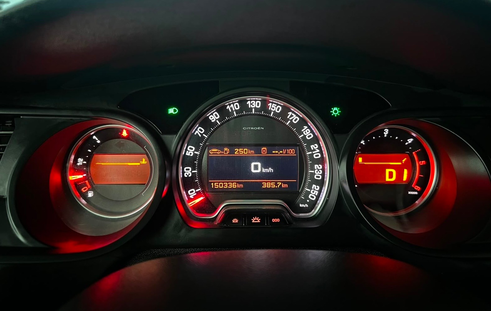 CITROEN C5 Tourer 2.0 HDi Exclusive Automatic-image-8