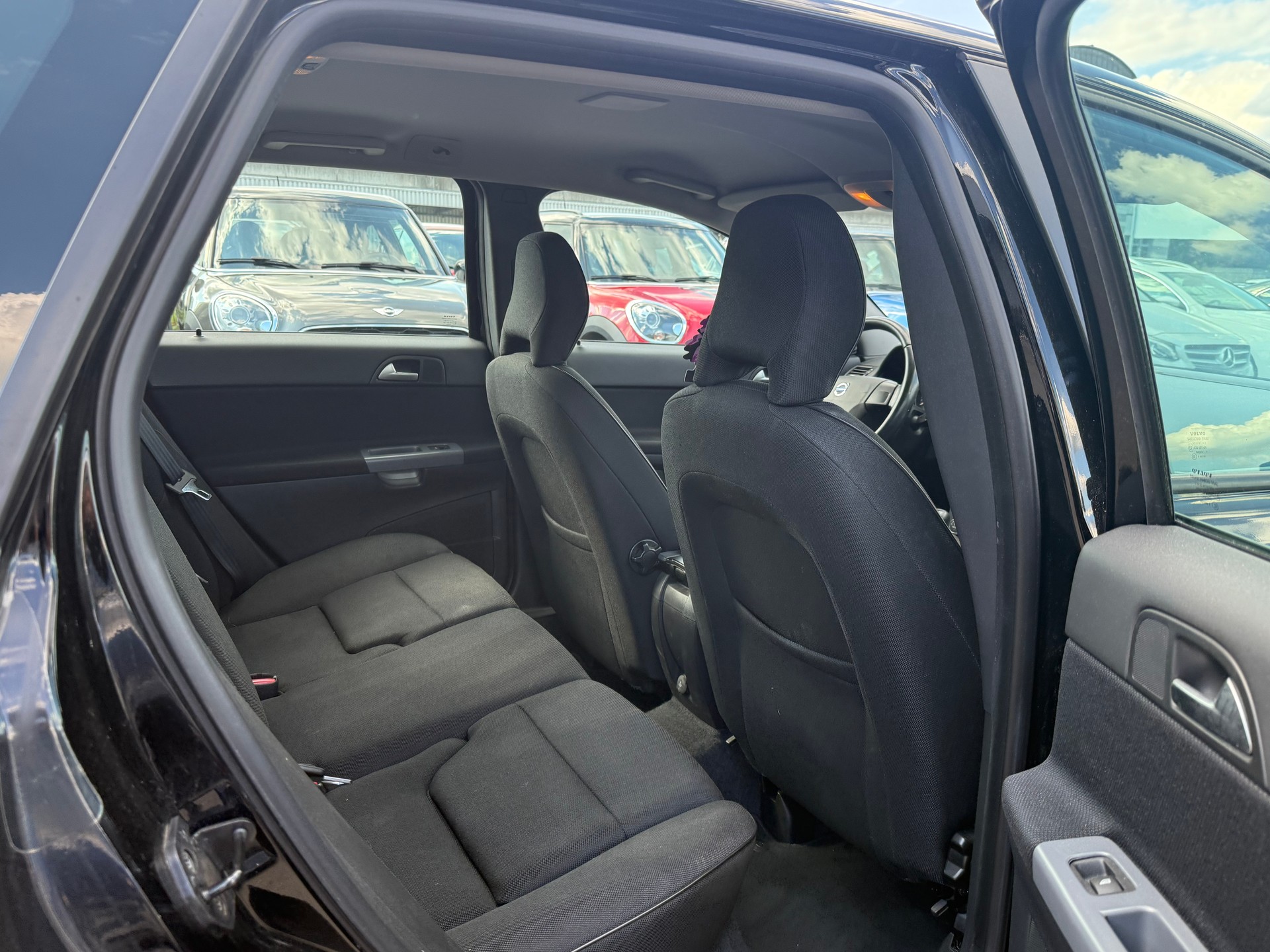 VOLVO V50 DRIVe Start/Stop / Ab MFK 09.2025 / Zahnriemen ersetzt / 8-fach Alu / Tempomat / Sitzheizung / Kindersitz integriert-image-10