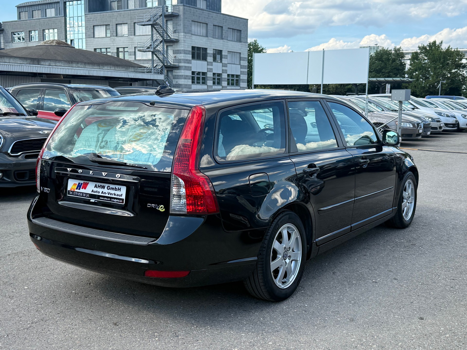 VOLVO V50 DRIVe Start/Stop / Ab MFK 09.2025 / Zahnriemen ersetzt / 8-fach Alu / Tempomat / Sitzheizung / Kindersitz integriert-image-3