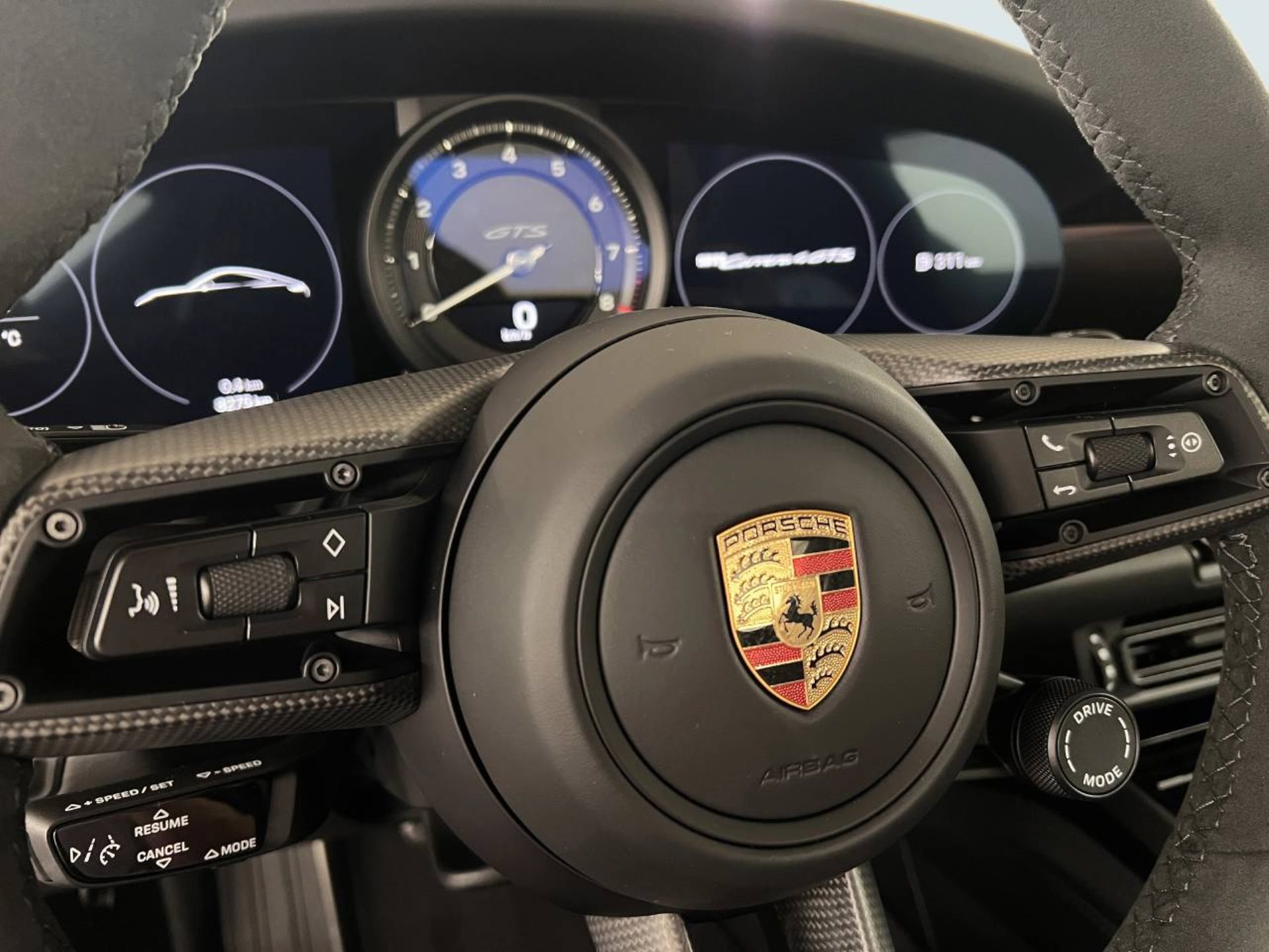 PORSCHE 911 Carrera 4 GTS-image-15