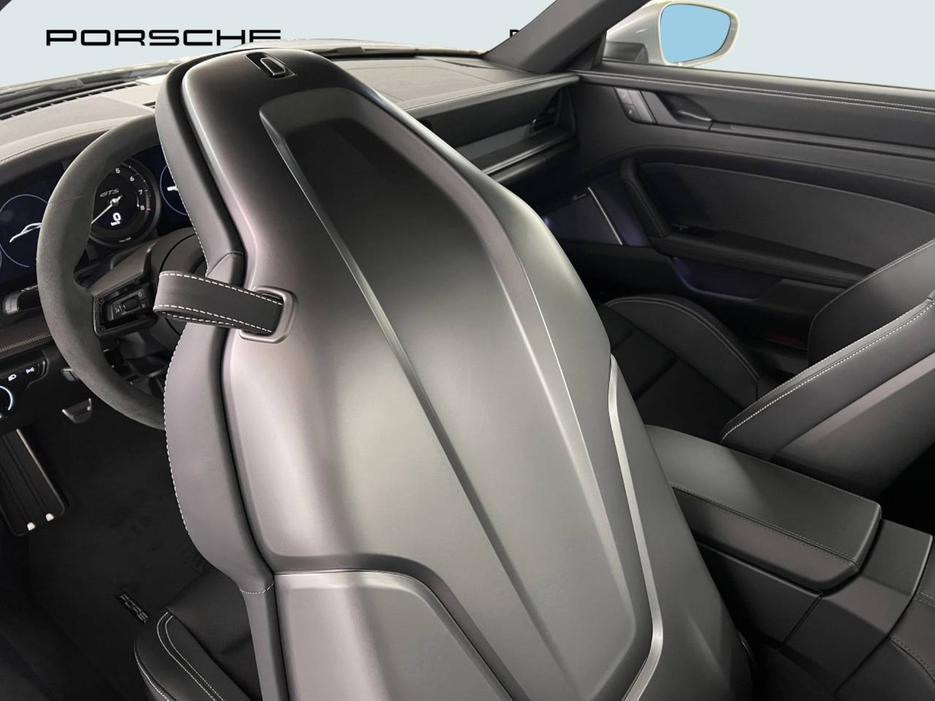 PORSCHE 911 Carrera 4 GTS-image-21