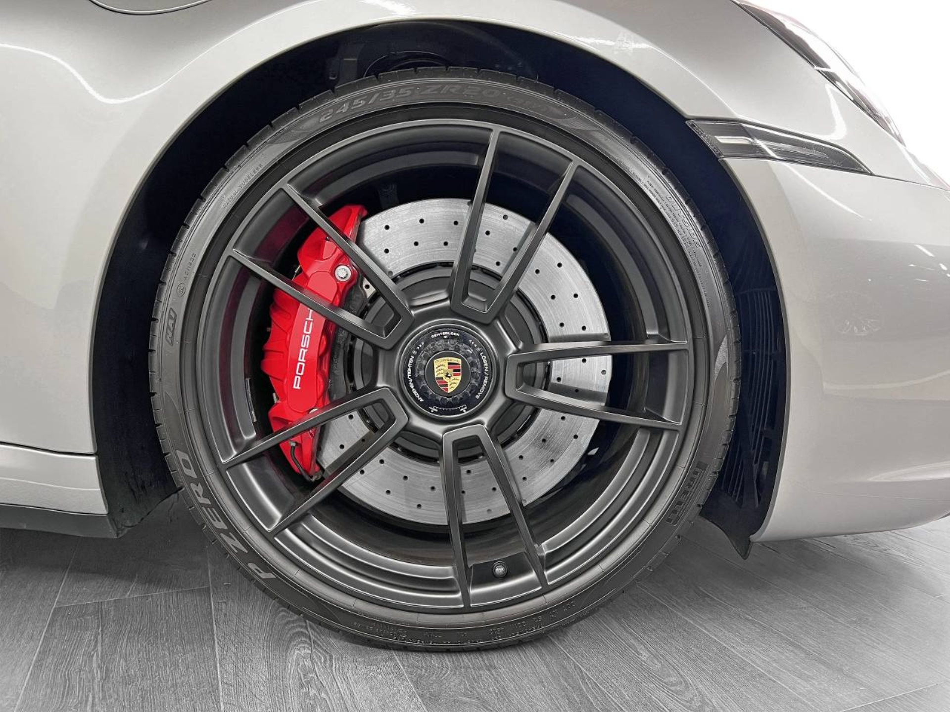 PORSCHE 911 Carrera 4 GTS-image-10