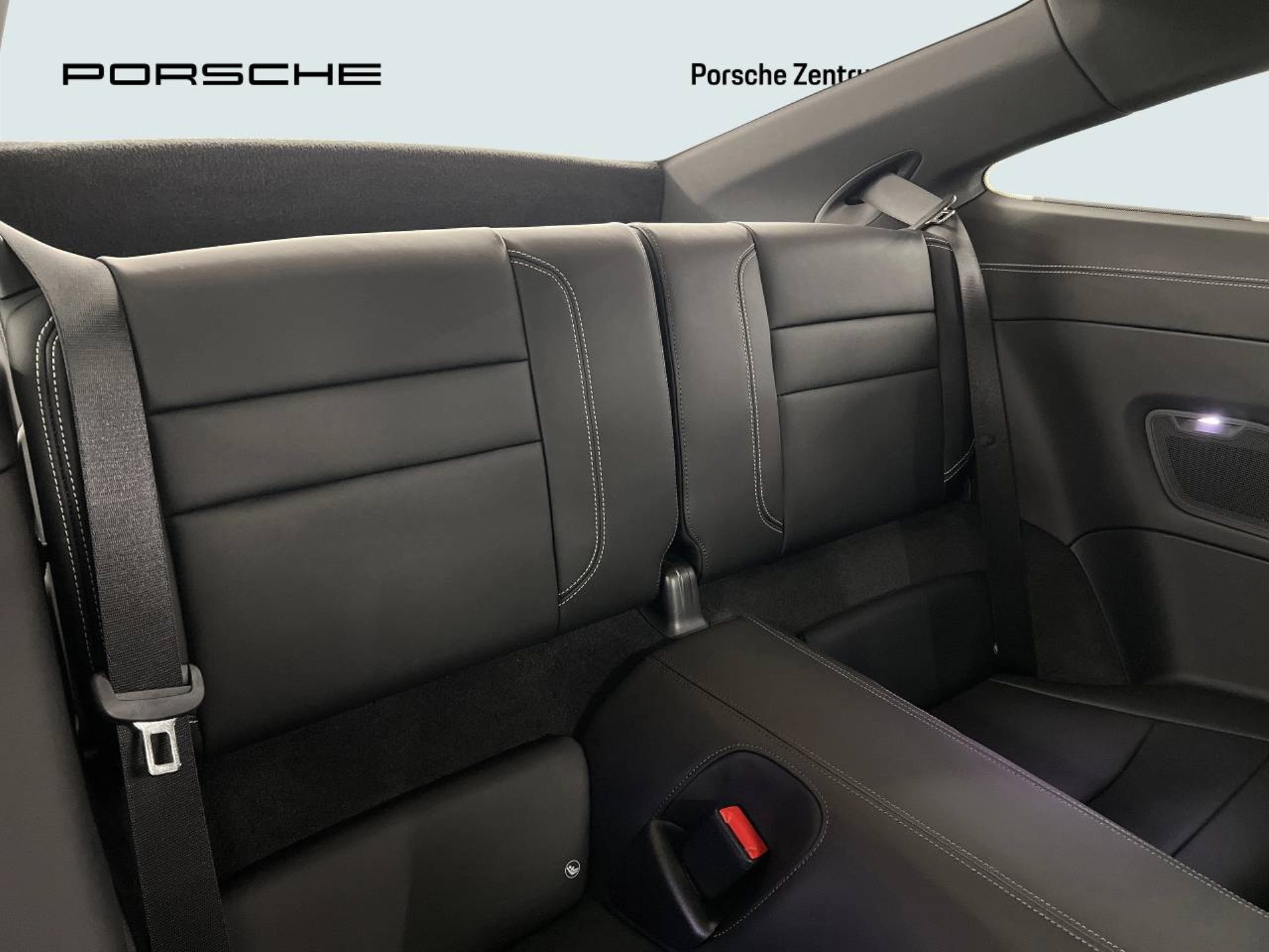 PORSCHE 911 Carrera 4 GTS-image-23