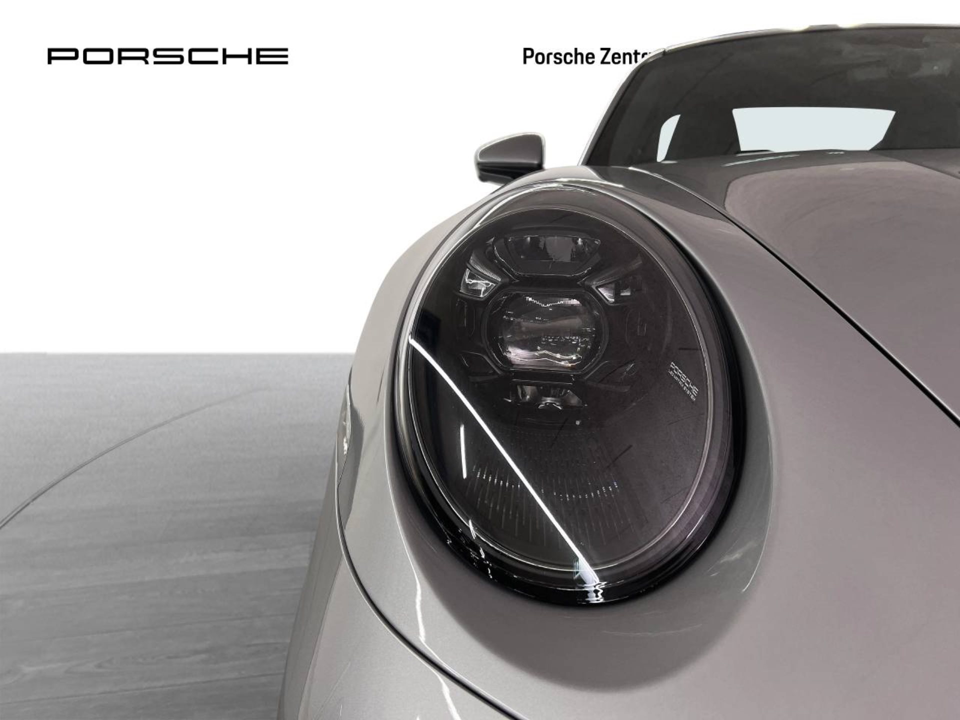 PORSCHE 911 Carrera 4 GTS-image-11