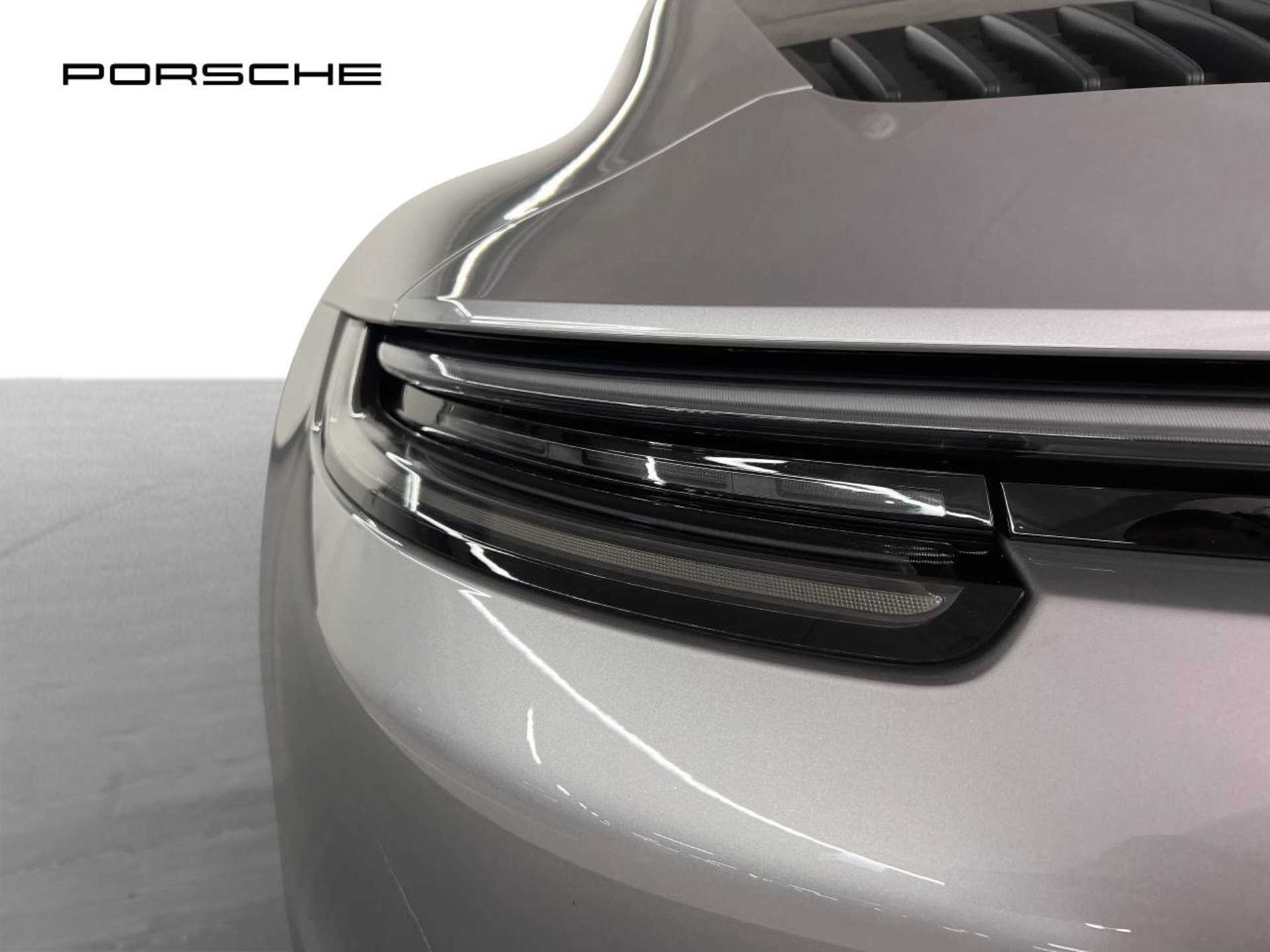 PORSCHE 911 Carrera 4 GTS-image-12