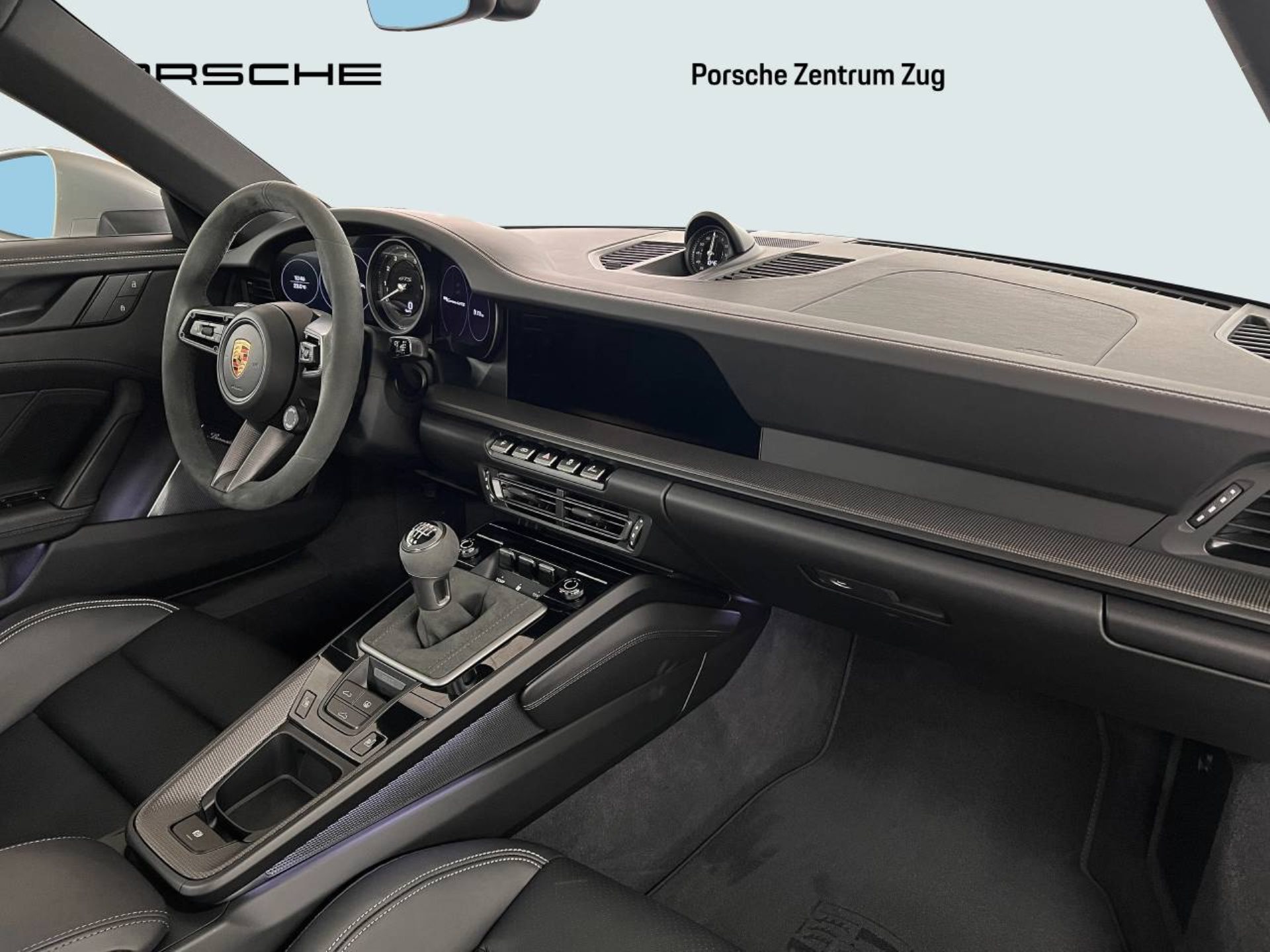 PORSCHE 911 Carrera 4 GTS-image-18