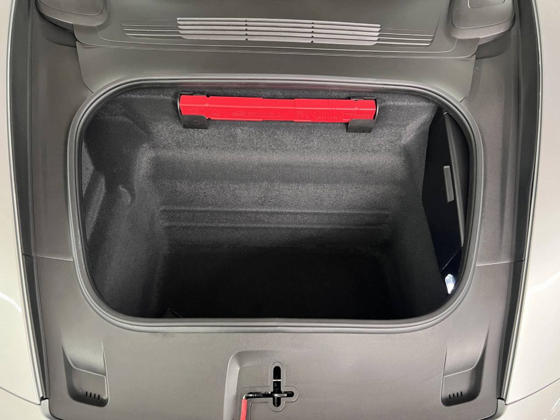 PORSCHE 911 Carrera 4 GTS-image-13