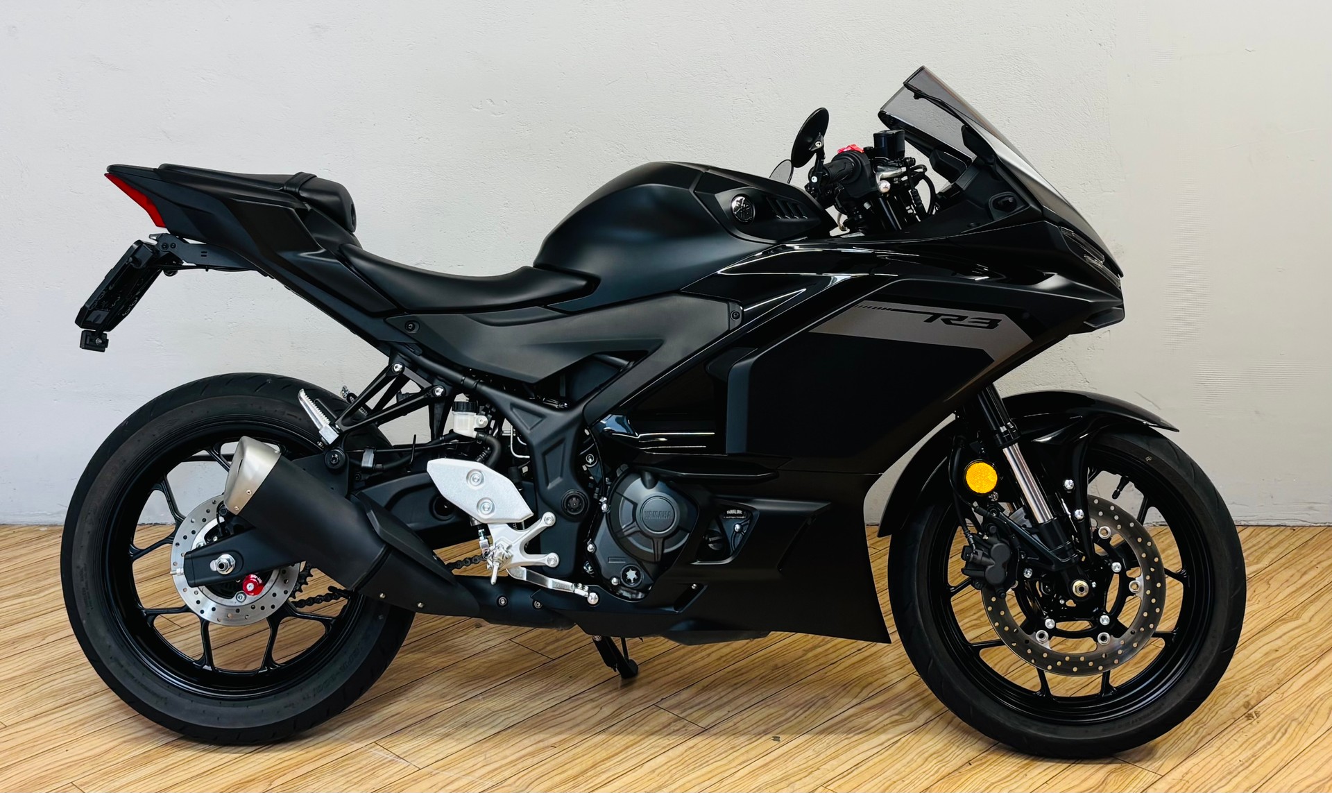 YAMAHA YZF-R3-showroom-element-1