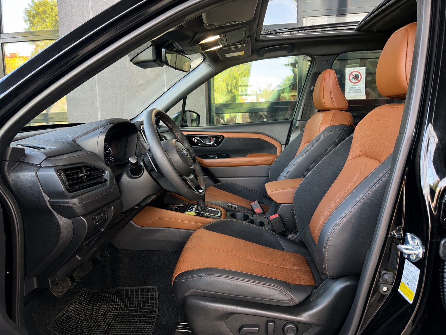 SUBARU Forester 2.0i e-Boxer Luxury Lineartronic-image-9