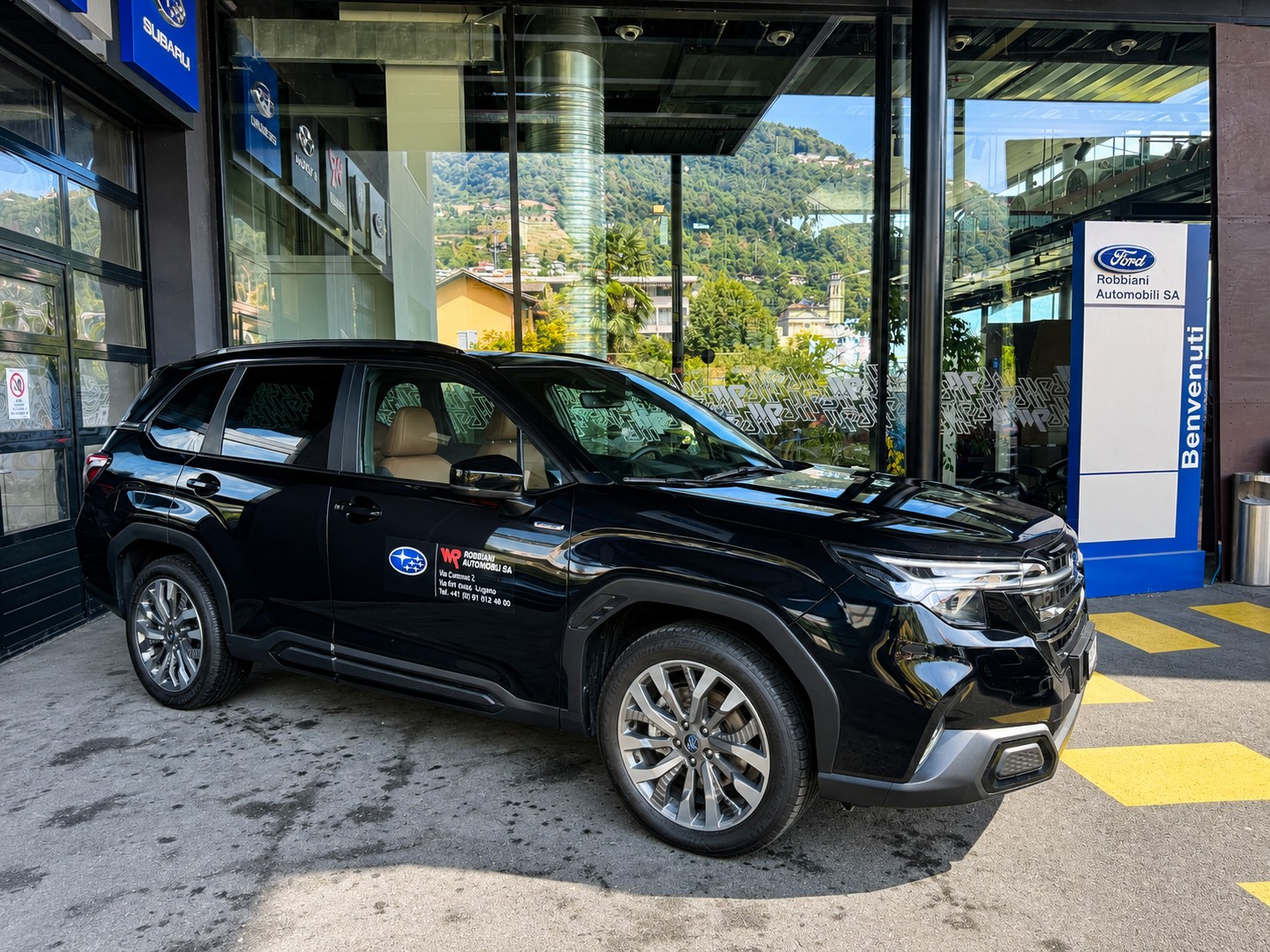SUBARU Forester 2.0i e-Boxer Luxury Lineartronic-image-3