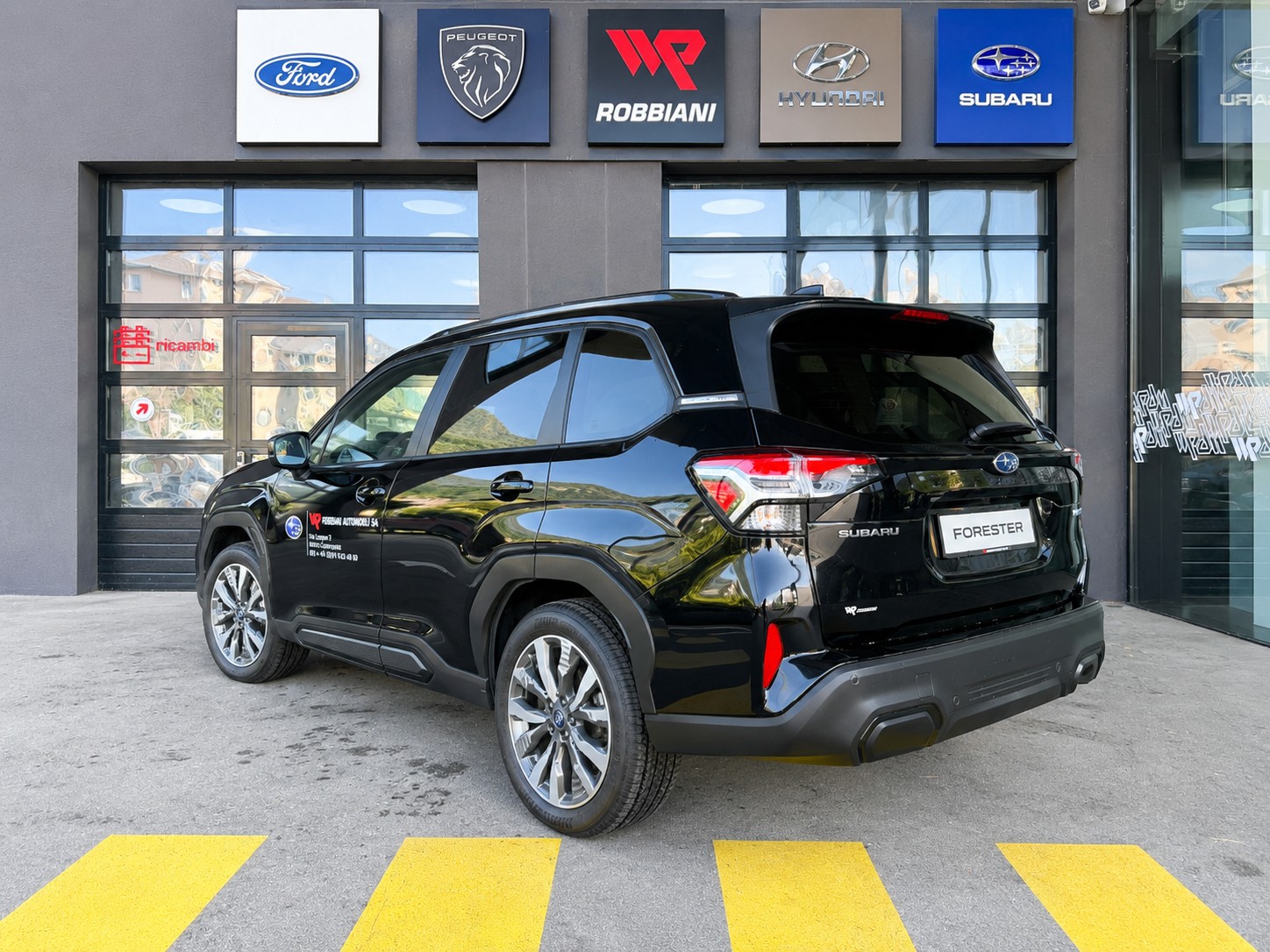 SUBARU Forester 2.0i e-Boxer Luxury Lineartronic-image-2