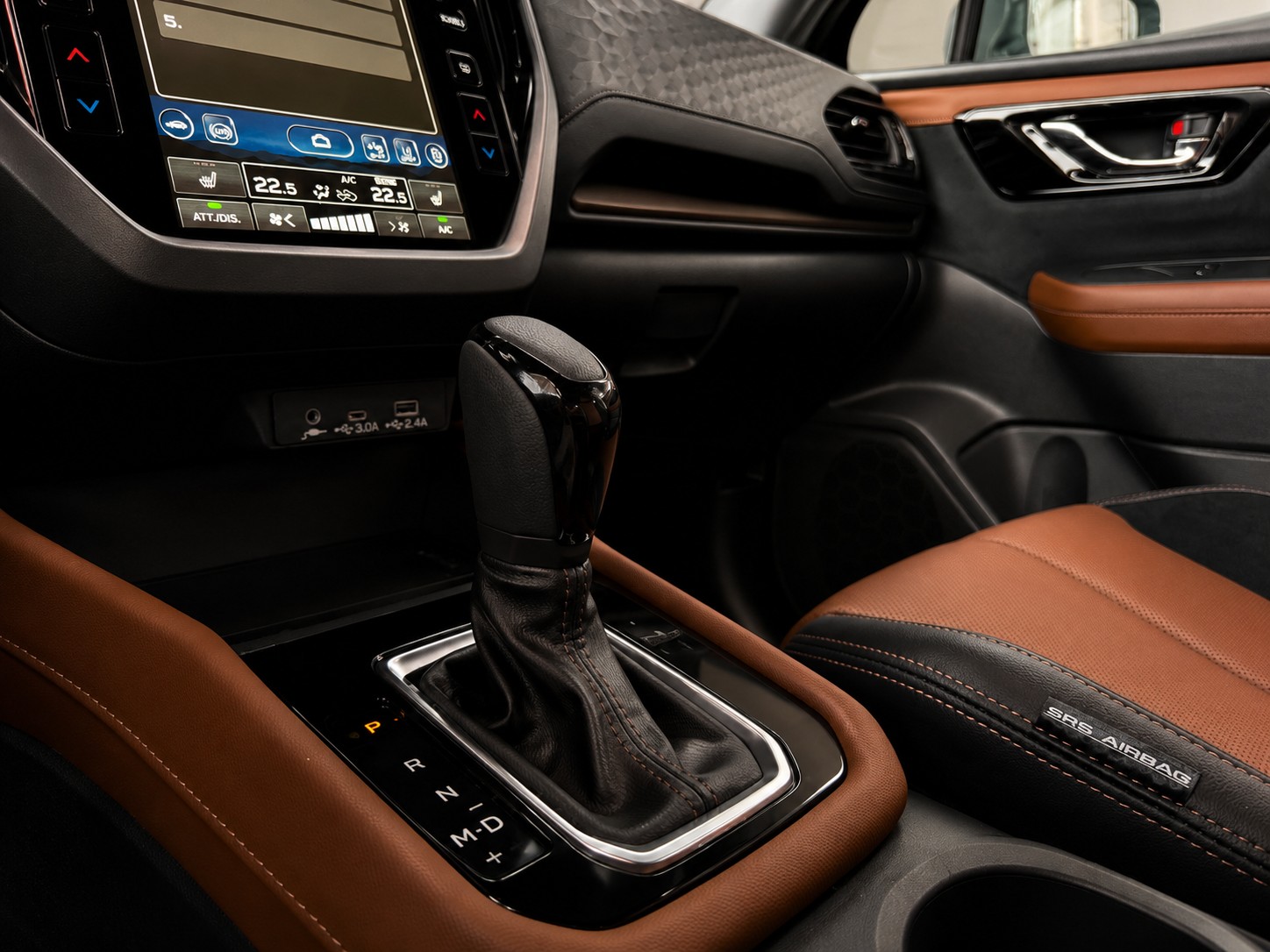 SUBARU Forester 2.0i e-Boxer Luxury Lineartronic-image-13