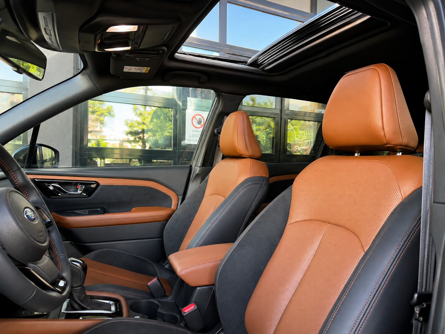 SUBARU Forester 2.0i e-Boxer Luxury Lineartronic-image-10