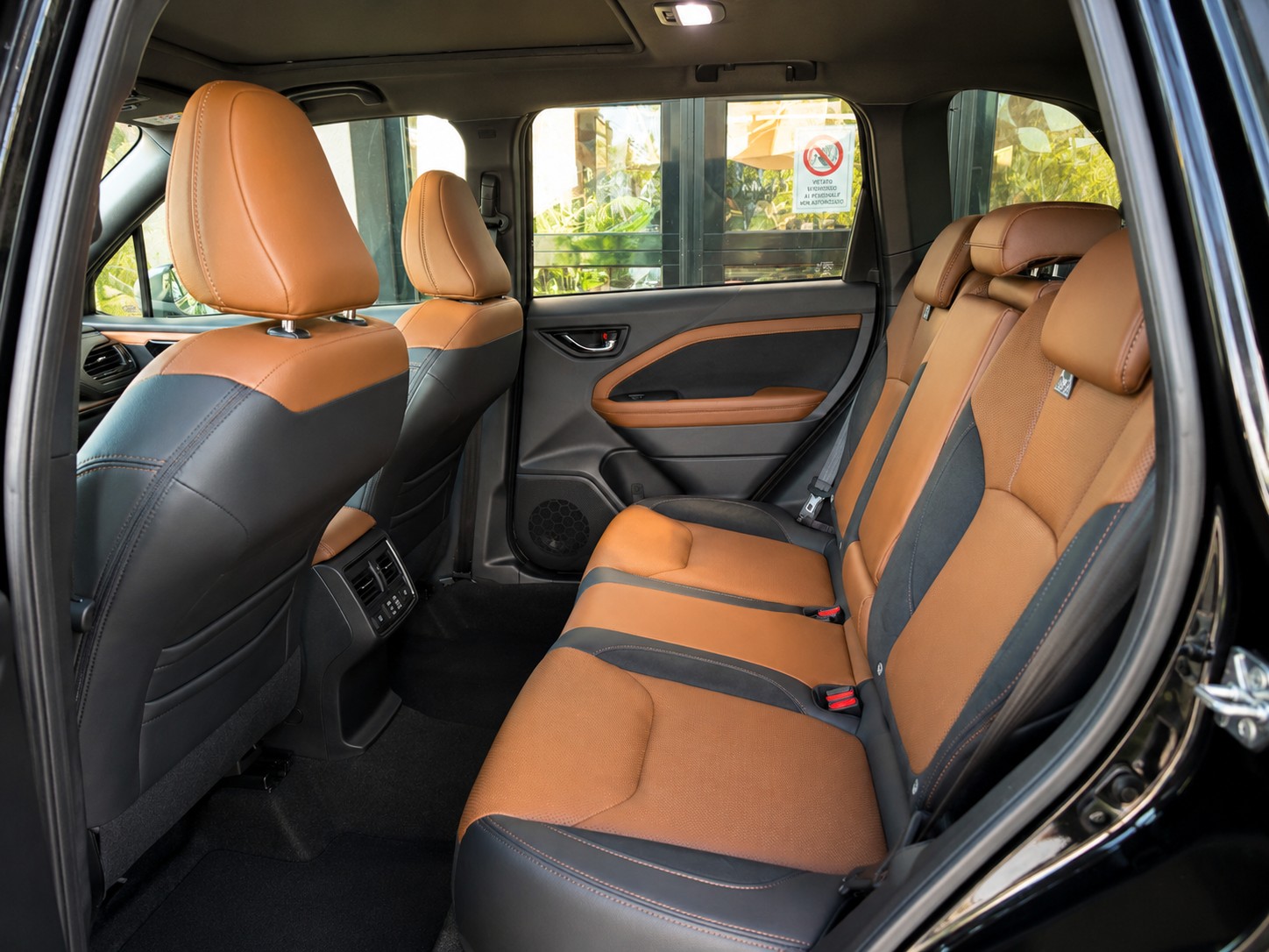 SUBARU Forester 2.0i e-Boxer Luxury Lineartronic-image-11