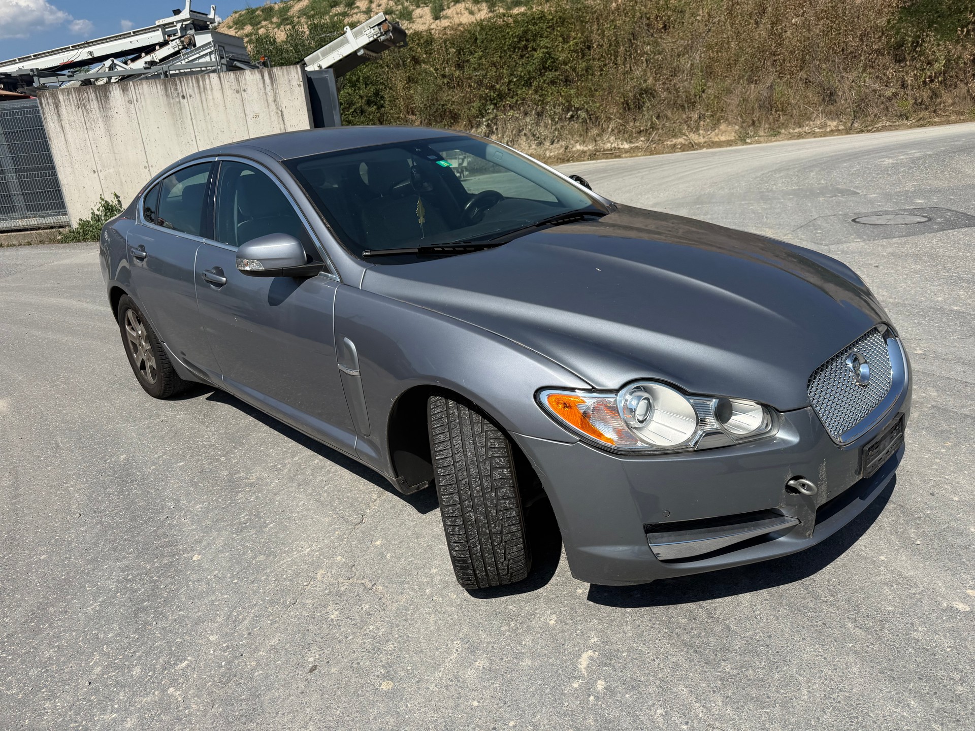 JAGUAR XF 2.7d V6 Premium Luxury-image-2
