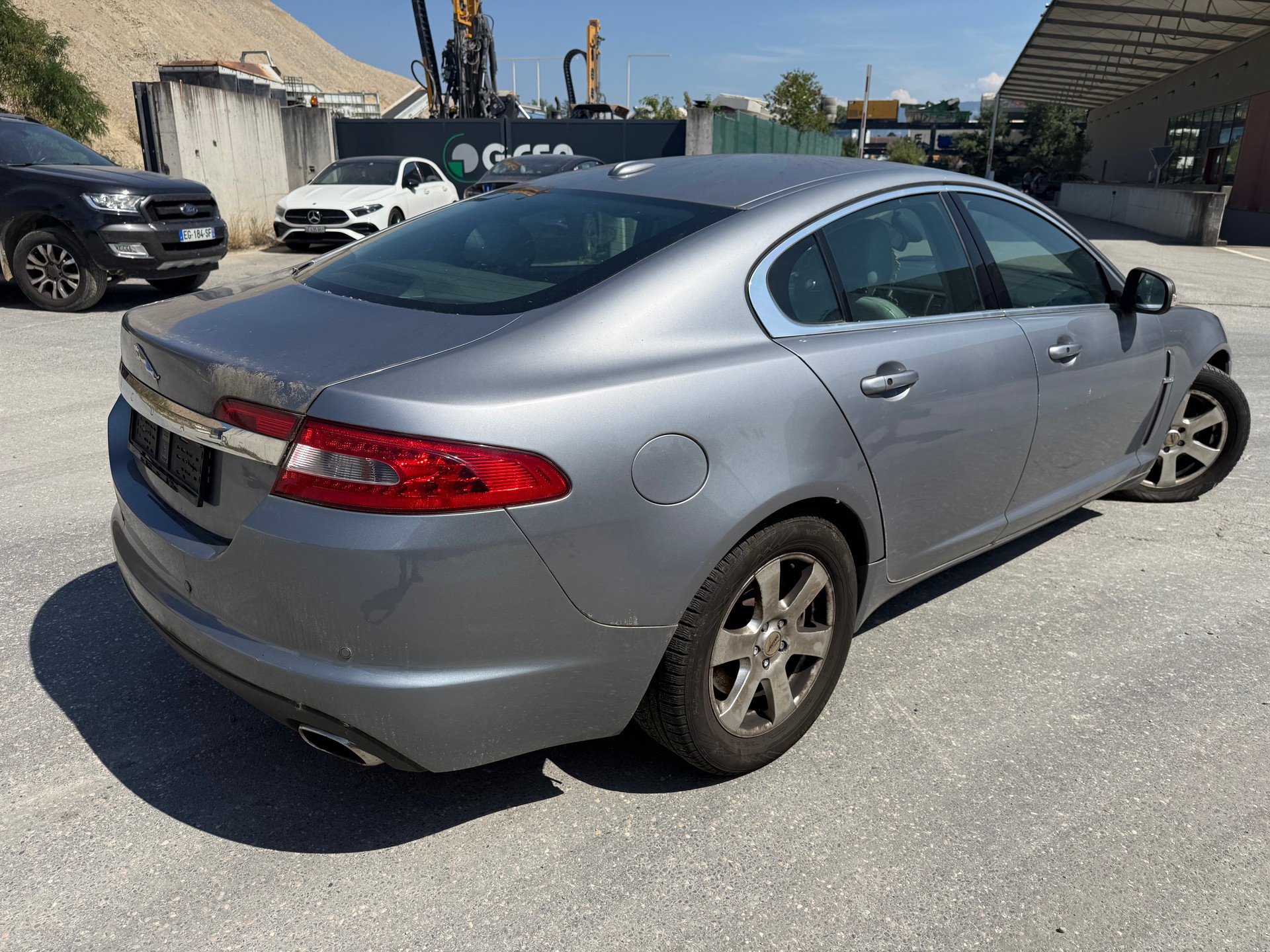 JAGUAR XF 2.7d V6 Premium Luxury-image-4
