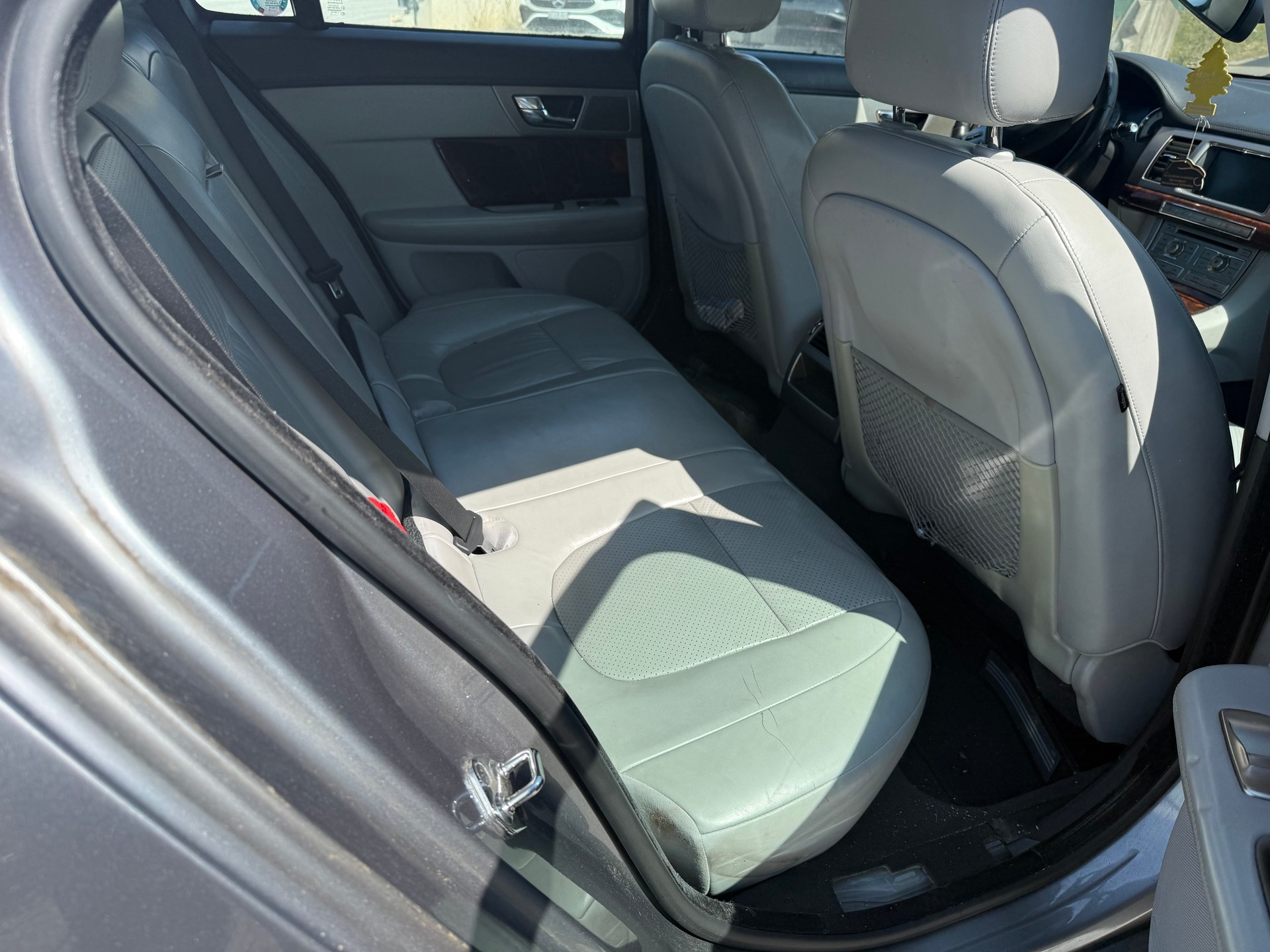 JAGUAR XF 2.7d V6 Premium Luxury-image-6