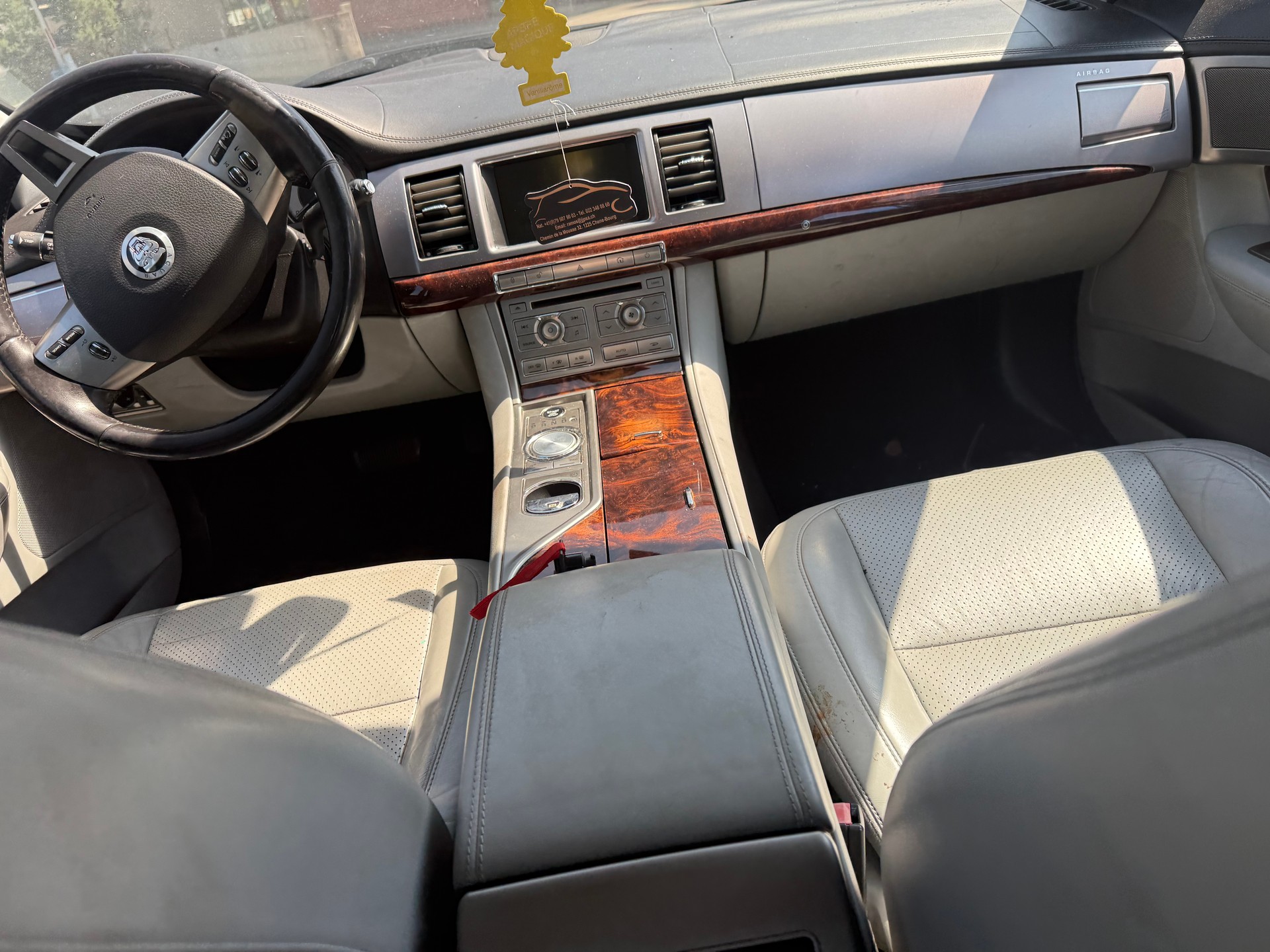 JAGUAR XF 2.7d V6 Premium Luxury-image-7
