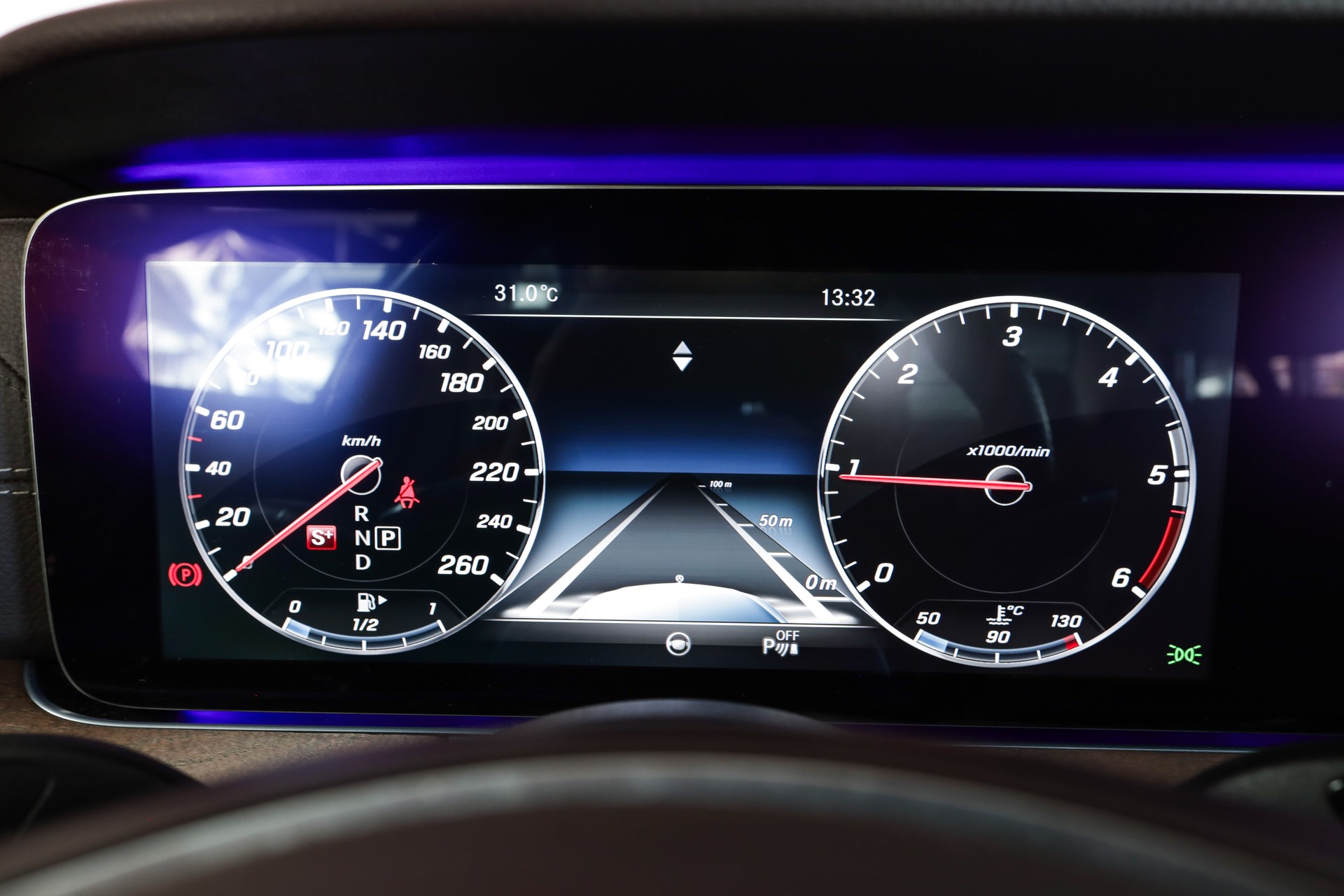 MERCEDES-BENZ E 220 d Avantgarde 9G-Tronic-image-23