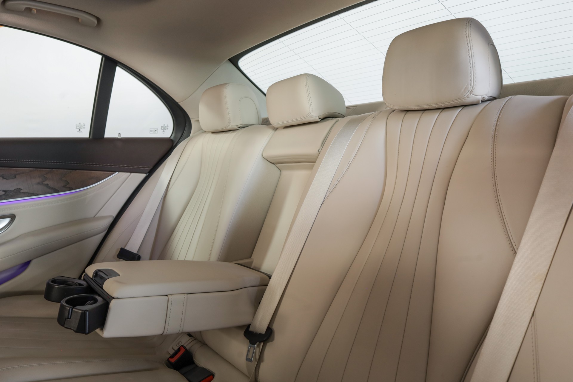 MERCEDES-BENZ E 220 d Avantgarde 9G-Tronic-image-13