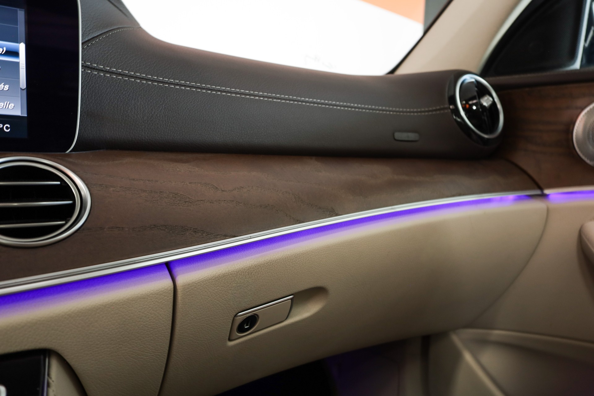 MERCEDES-BENZ E 220 d Avantgarde 9G-Tronic-image-25