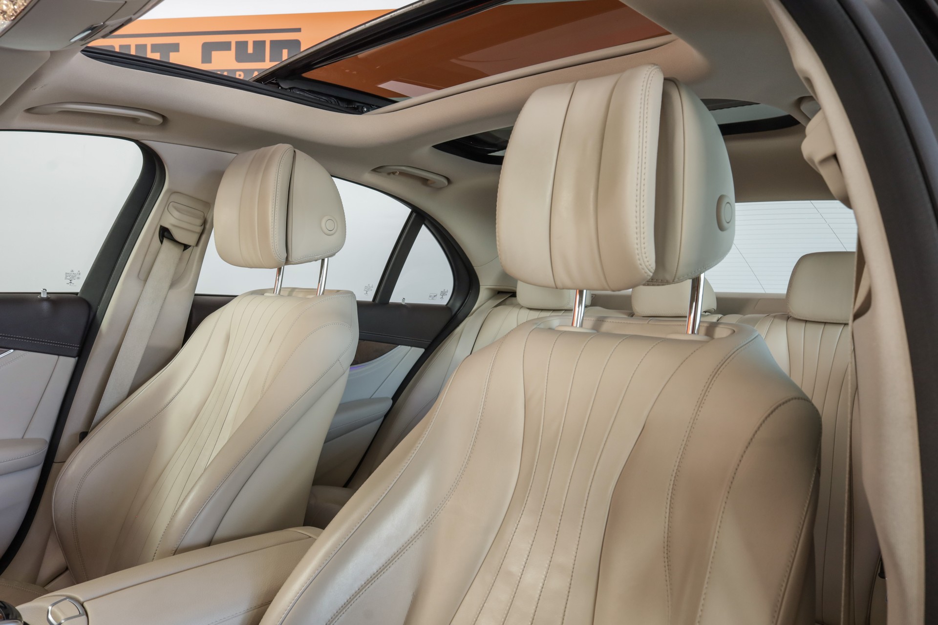 MERCEDES-BENZ E 220 d Avantgarde 9G-Tronic-image-12