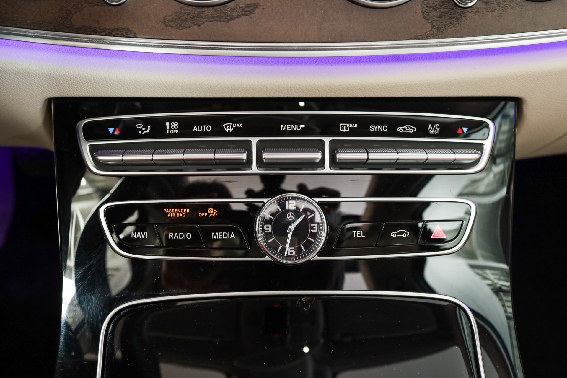 MERCEDES-BENZ E 220 d Avantgarde 9G-Tronic-image-21