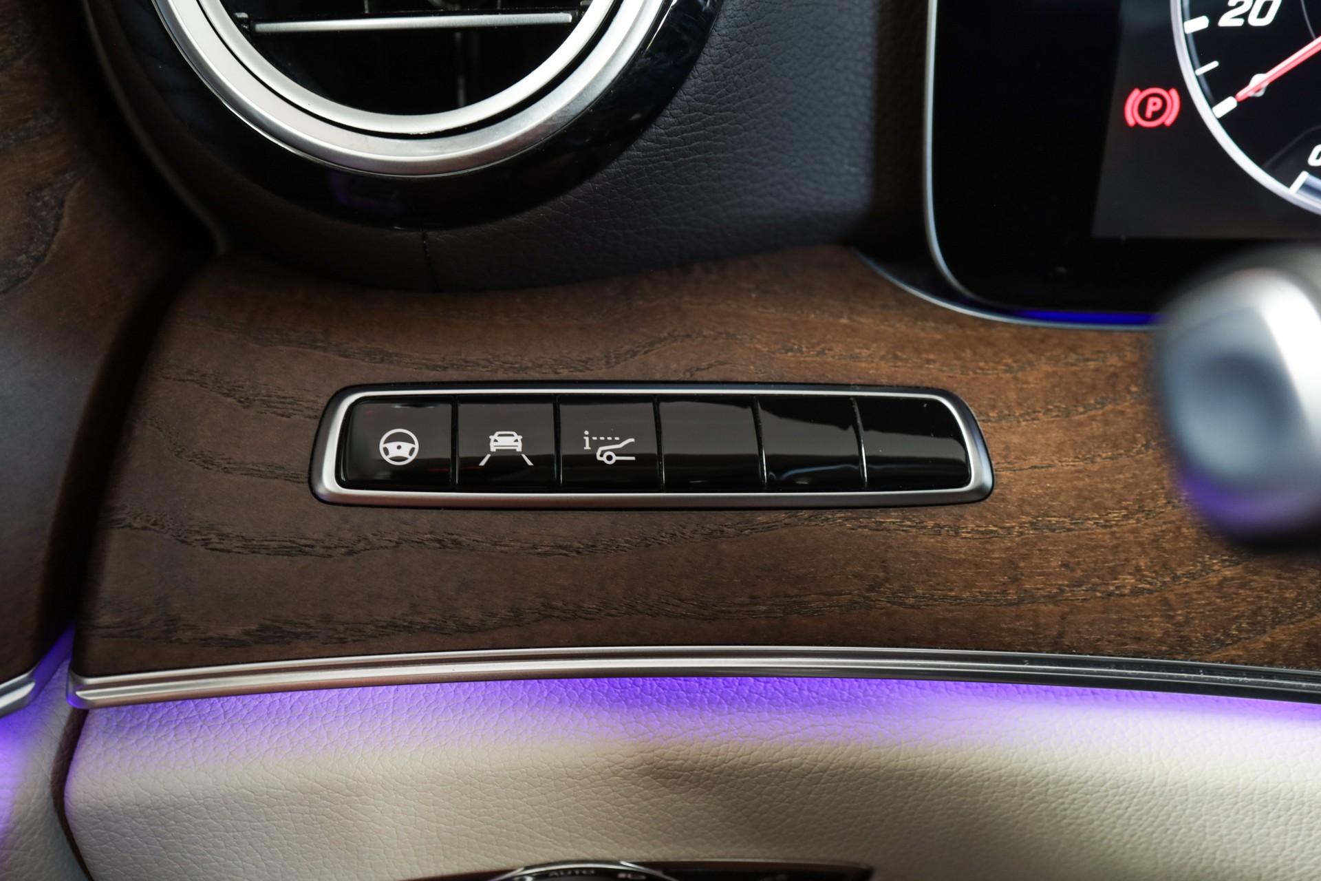 MERCEDES-BENZ E 220 d Avantgarde 9G-Tronic-image-20