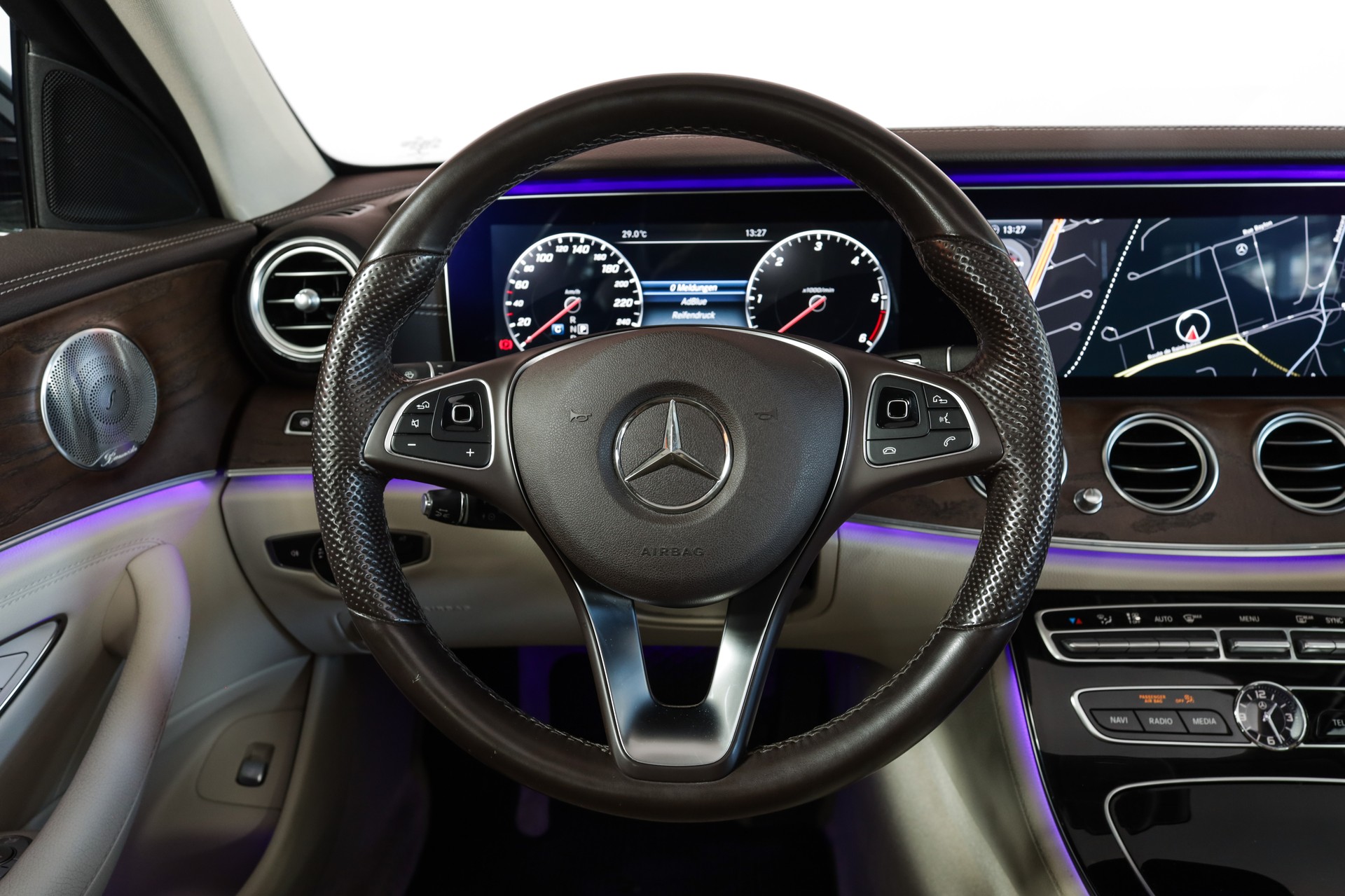 MERCEDES-BENZ E 220 d Avantgarde 9G-Tronic-image-15