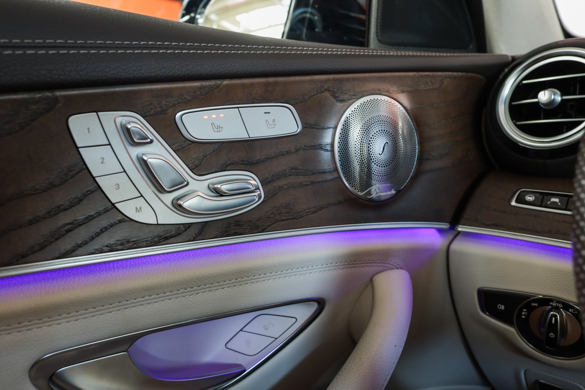 MERCEDES-BENZ E 220 d Avantgarde 9G-Tronic-image-19