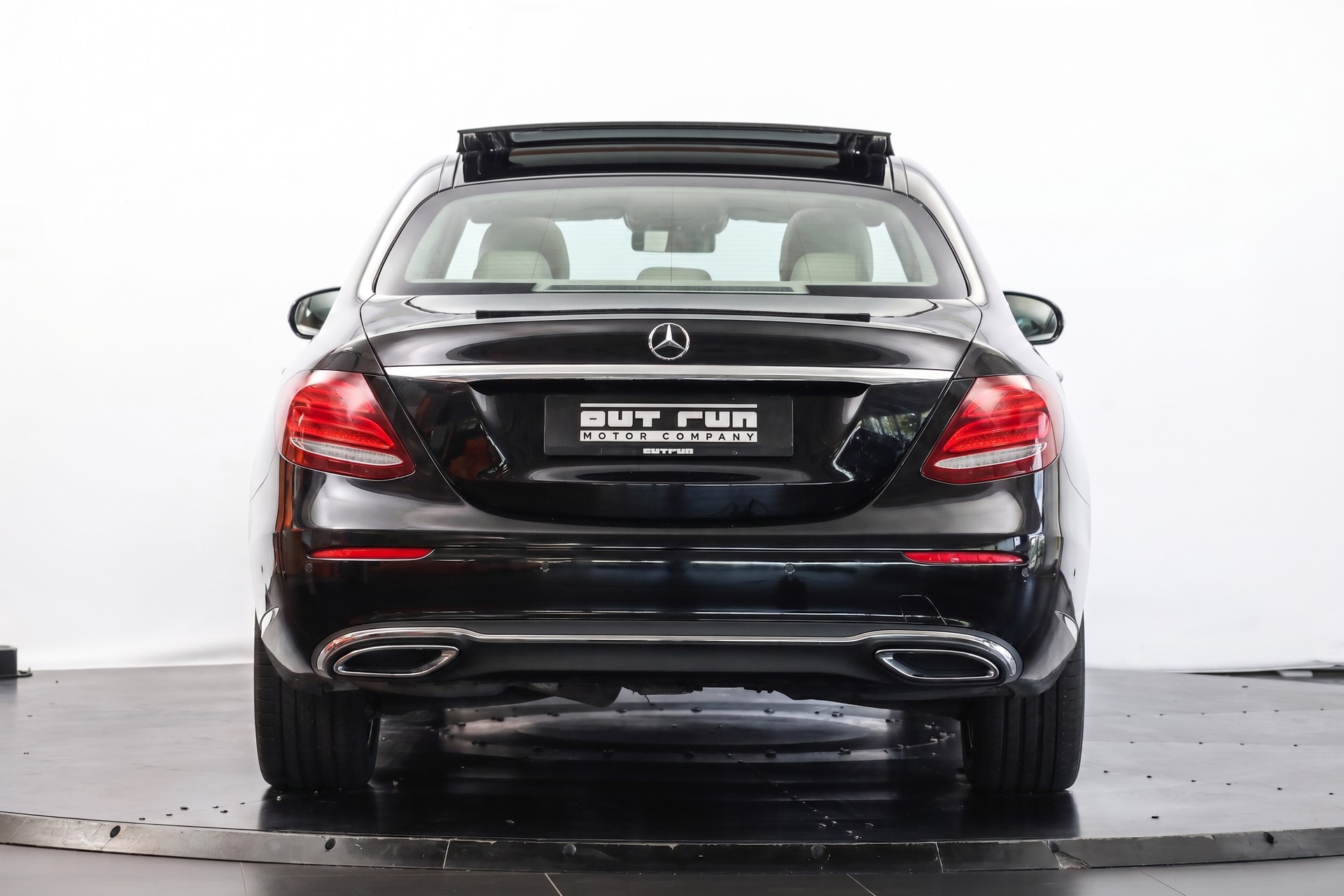 MERCEDES-BENZ E 220 d Avantgarde 9G-Tronic-image-2