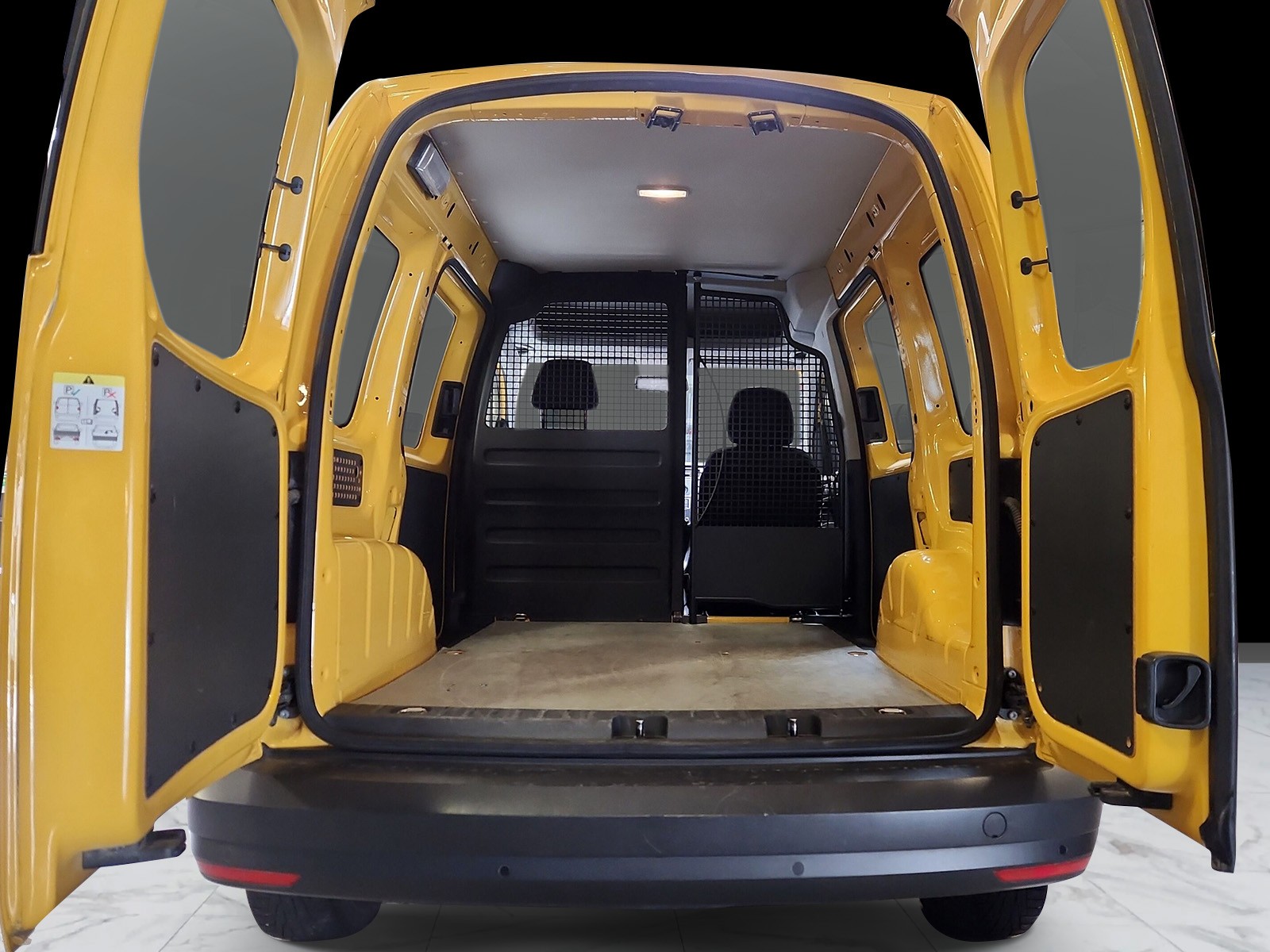 VW Caddy 2.0TDI 4Motion BlueMotion Technology-image-5