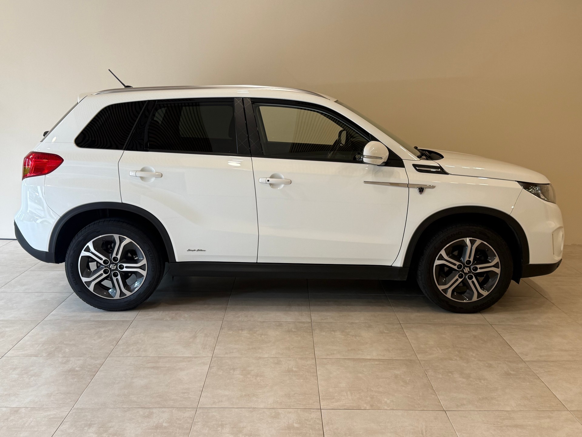 SUZUKI Vitara 1.6 TD Sergio Cellano Top-image-5