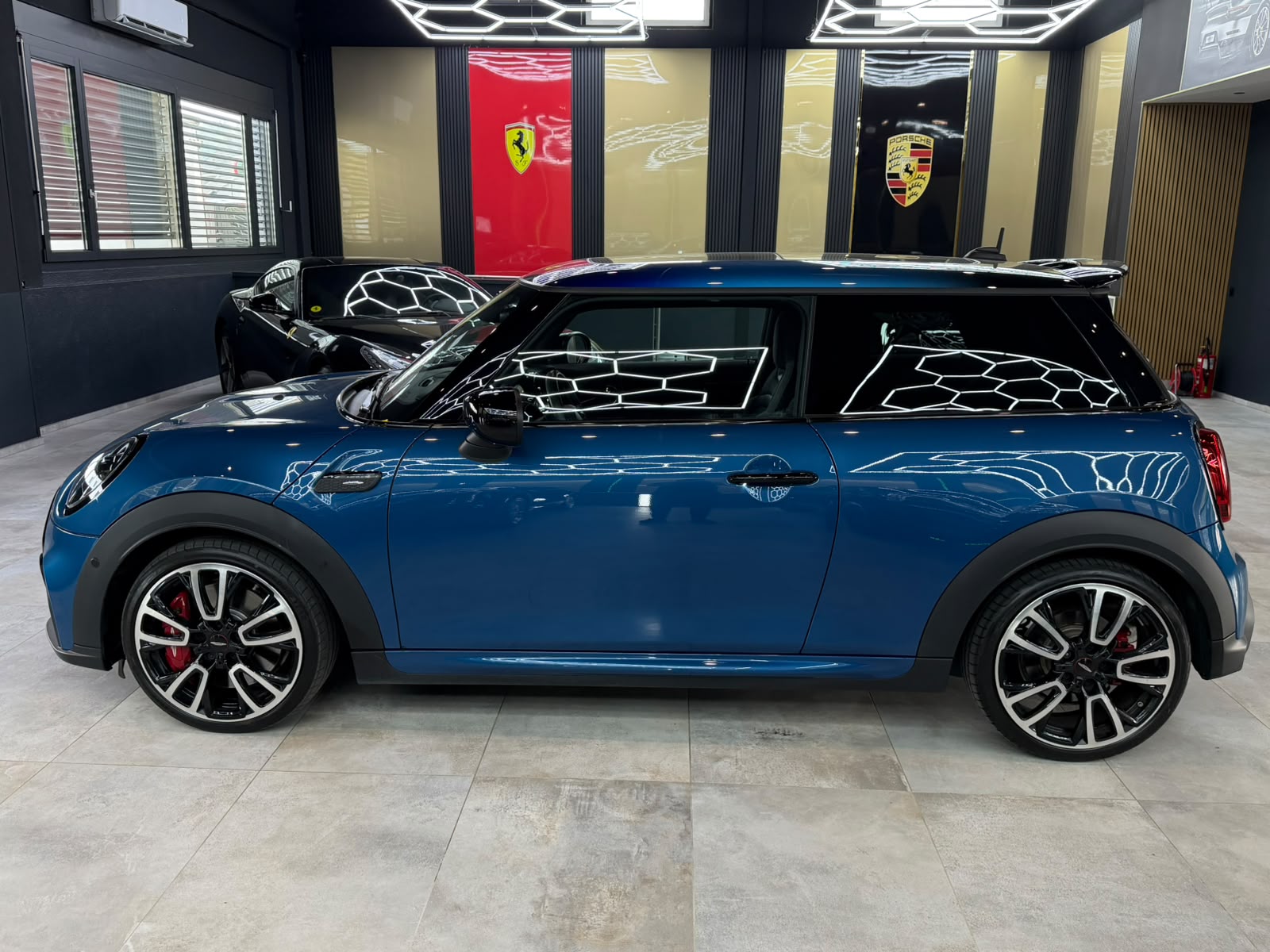 MINI Cooper John Cooper Works Steptronic-image-7