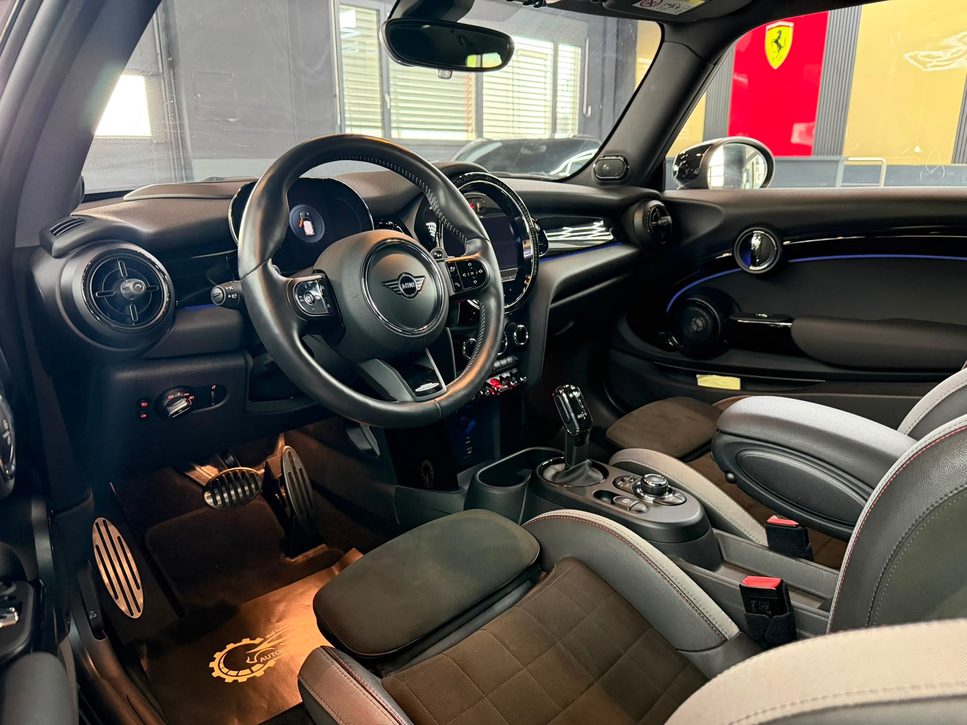 MINI Cooper John Cooper Works Steptronic-image-8