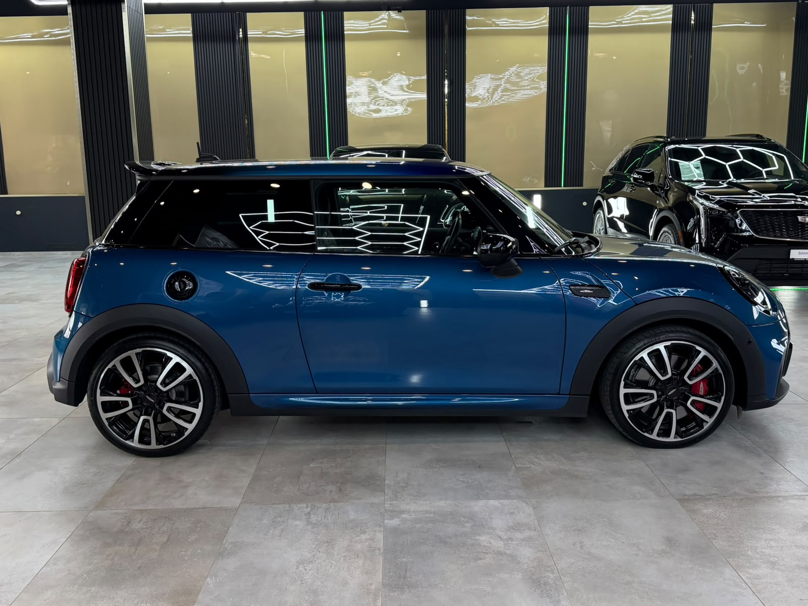 MINI Cooper John Cooper Works Steptronic-image-3