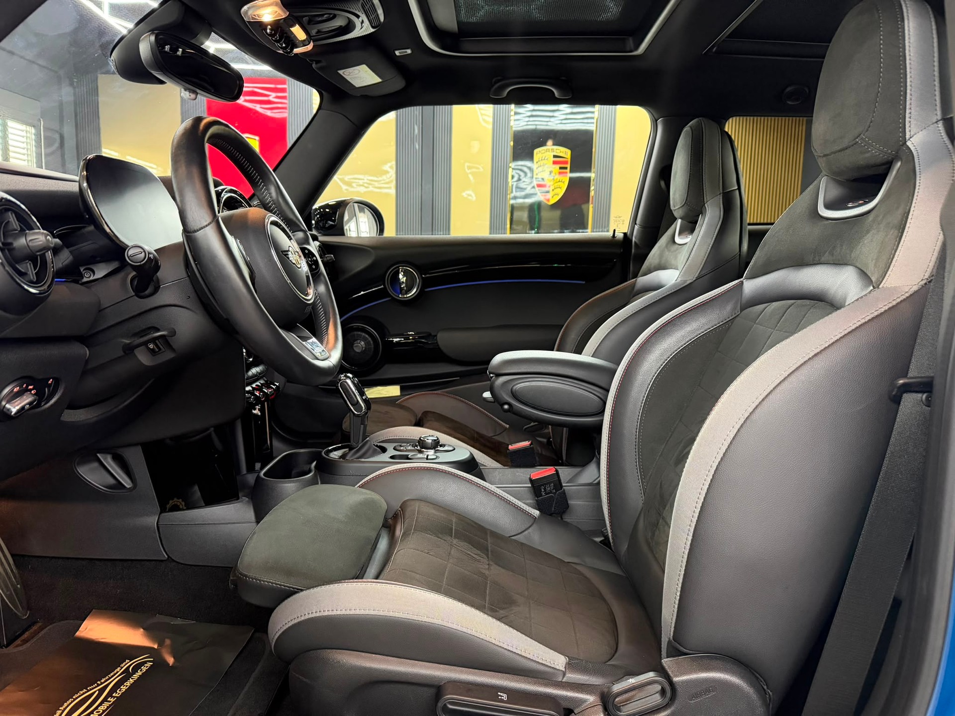 MINI Cooper John Cooper Works Steptronic-image-9