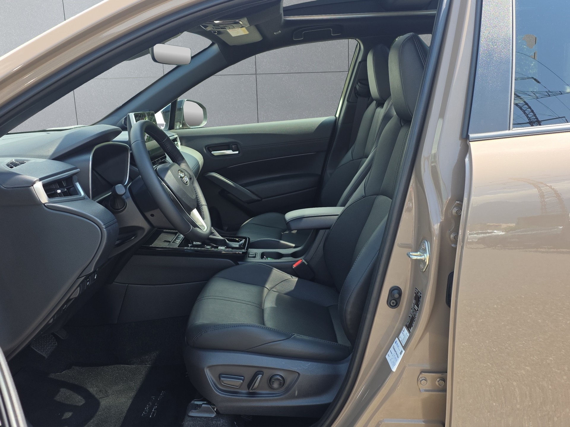 TOYOTA Corolla Cross 2.0 HSD Premium AWD-i-image-8