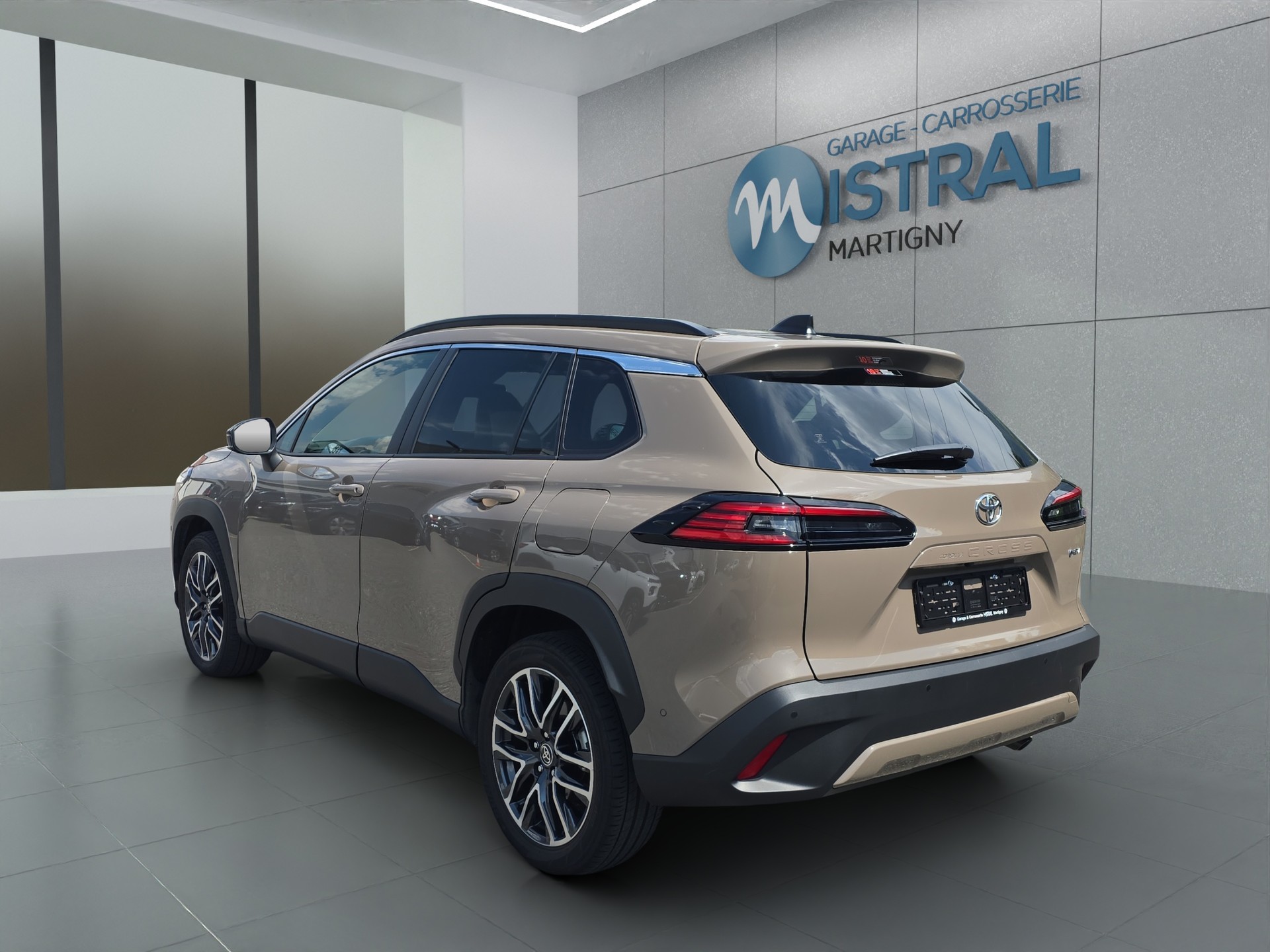 TOYOTA Corolla Cross 2.0 HSD Premium AWD-i-image-2