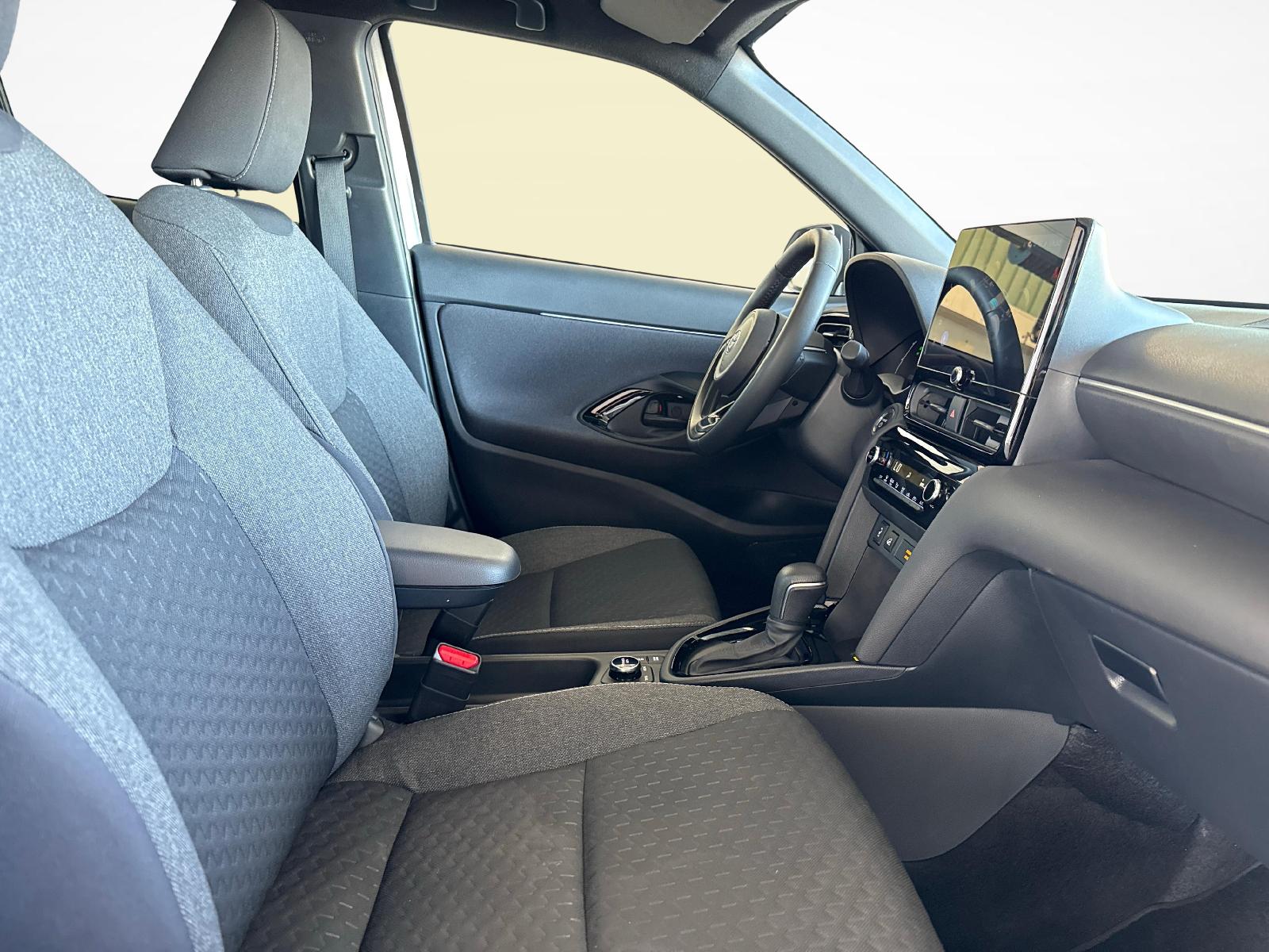 TOYOTA Yaris Cross 1.5 VVT-i HSD Trend AWD-i-image-9